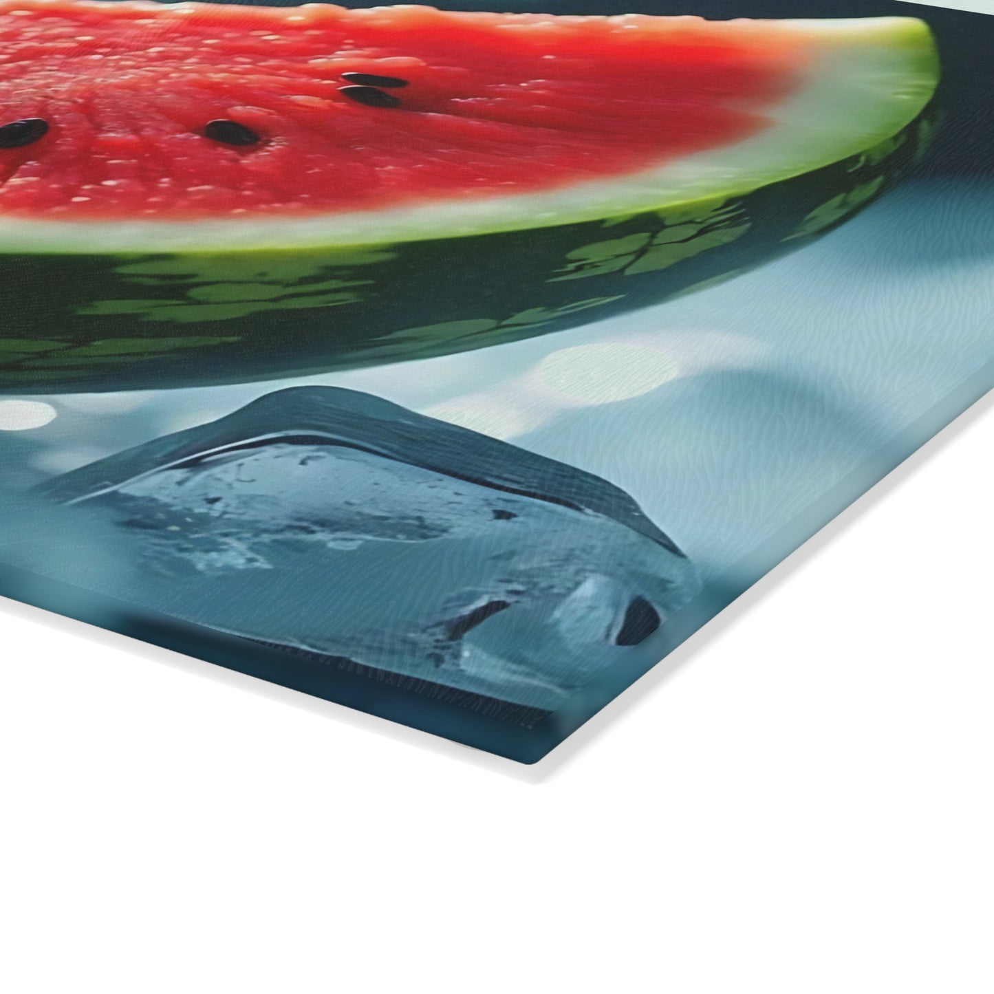 Tabla de cortar de vidrio con rodajas de sandía sobre hielo: una refrescante decoración de cocina de verano, un vibrante regalo con temática frutal.