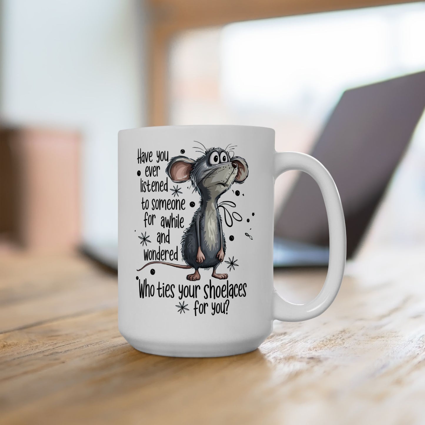 ¿Quién te ata los cordones? – Taza de café con un ratón divertido para amantes de los animales 🧵