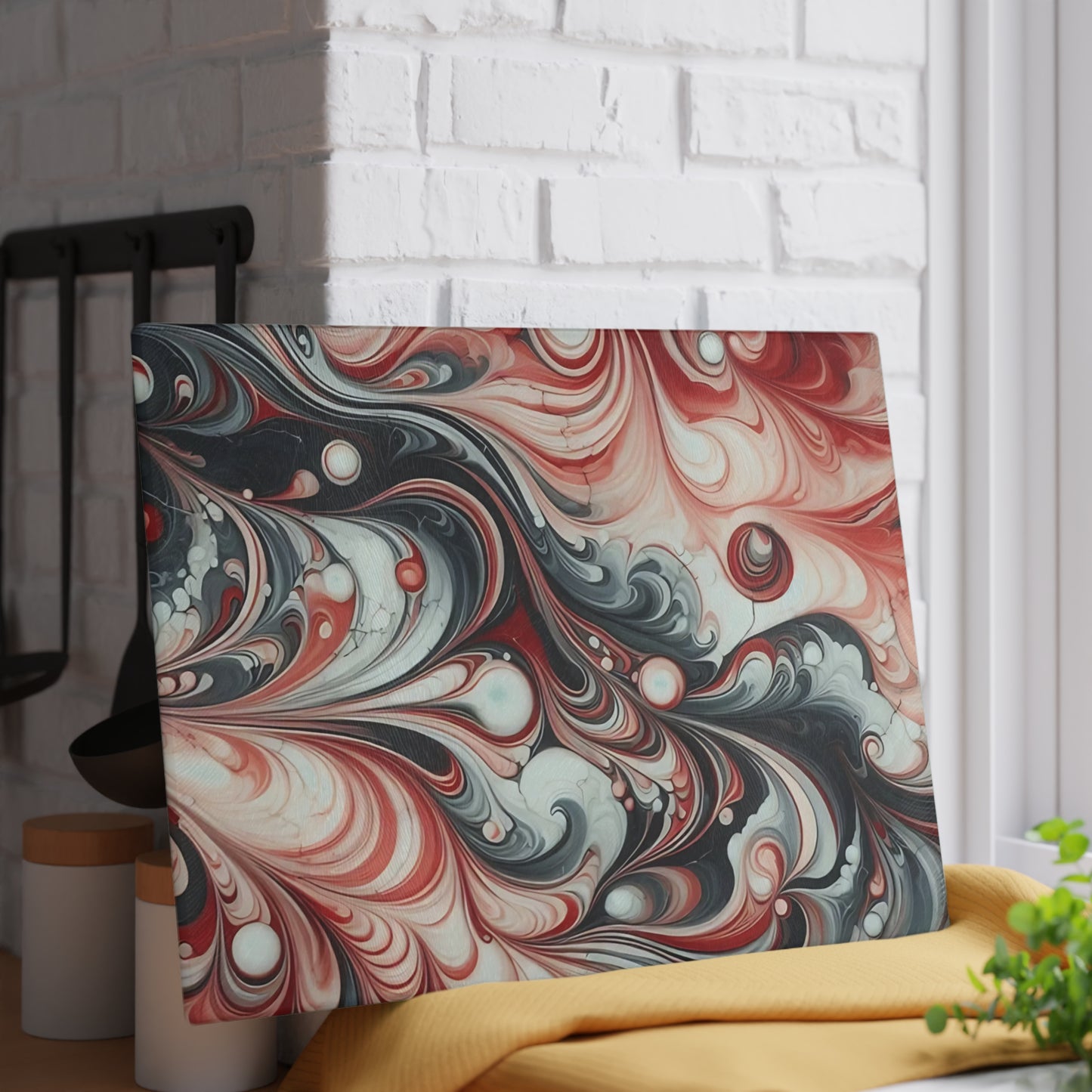 Tabla de cortar de vidrio con diseño de mármol rojo, negro y blanco: decoración de cocina moderna inspirada en el mármol, un regalo elegante y funcional.