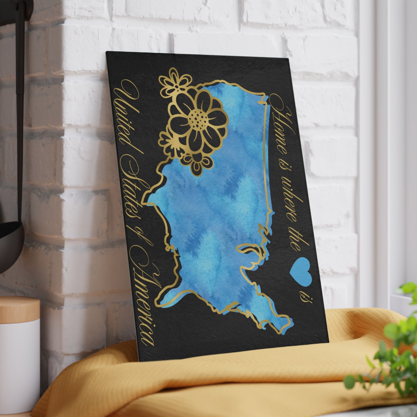 USA Floral Cutting Board – Blue Watercolor Elegance with Golden American Charm 💙