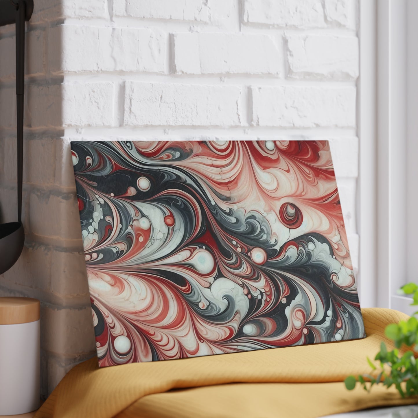 Tabla de cortar de vidrio con diseño de mármol rojo, negro y blanco: decoración de cocina moderna inspirada en el mármol, un regalo elegante y funcional.