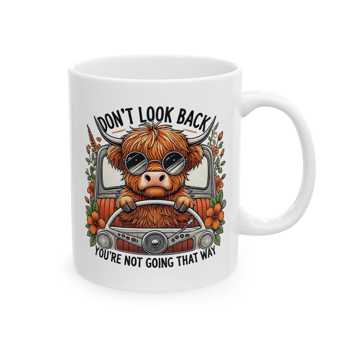 Taza de vaca de las Tierras Altas con el texto "No mires atrás, no vas por ahí" 🚗