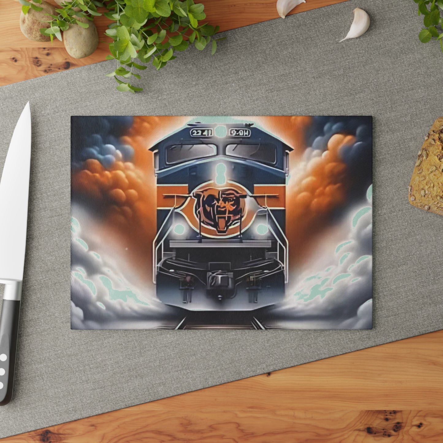 Tabla de cortar de vidrio Express azul marino y naranja: un arte de tren impactante para cocinas audaces