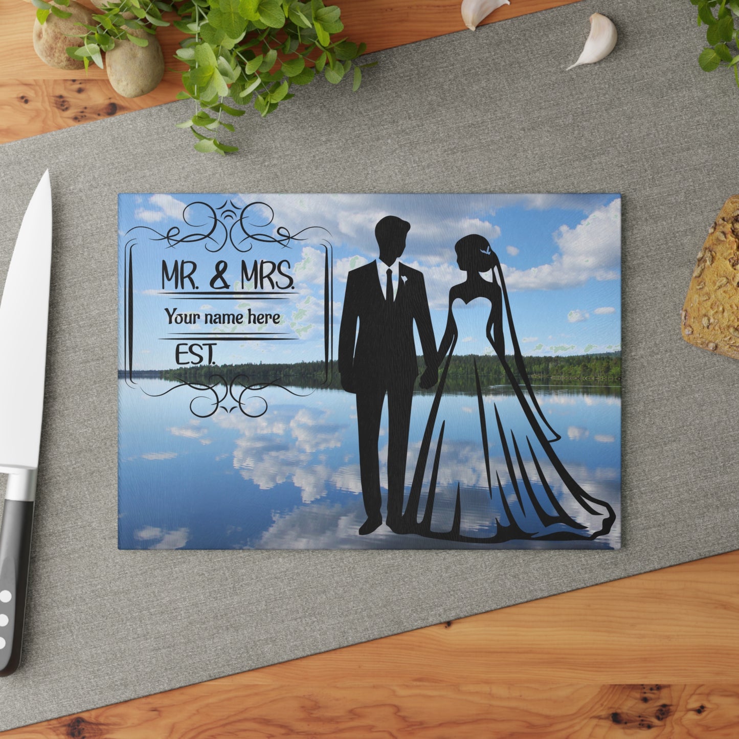Tabla de cortar "Reflejos del Sr. y la Sra. en el lago": regalo de boda personalizado con un encanto inspirado en la naturaleza