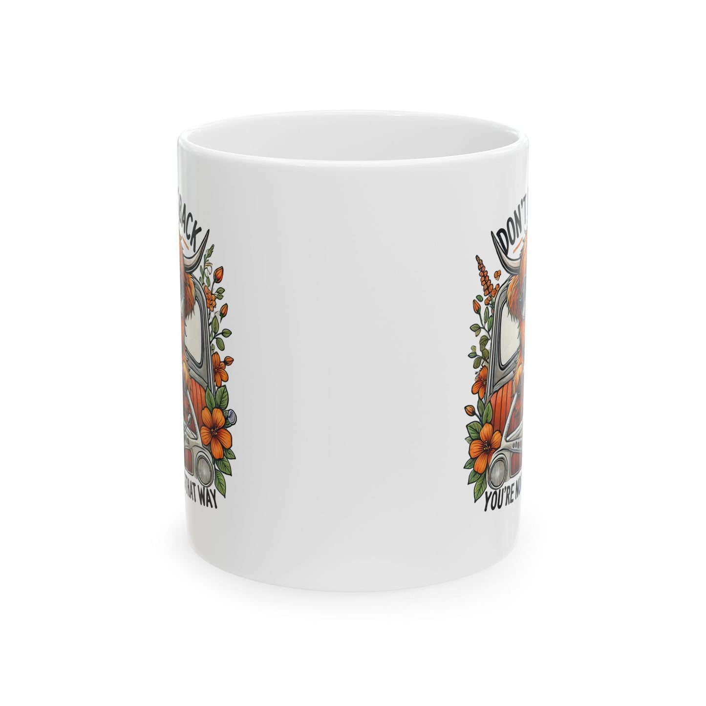 Taza de vaca de las Tierras Altas con el texto "No mires atrás, no vas por ahí" 🚗