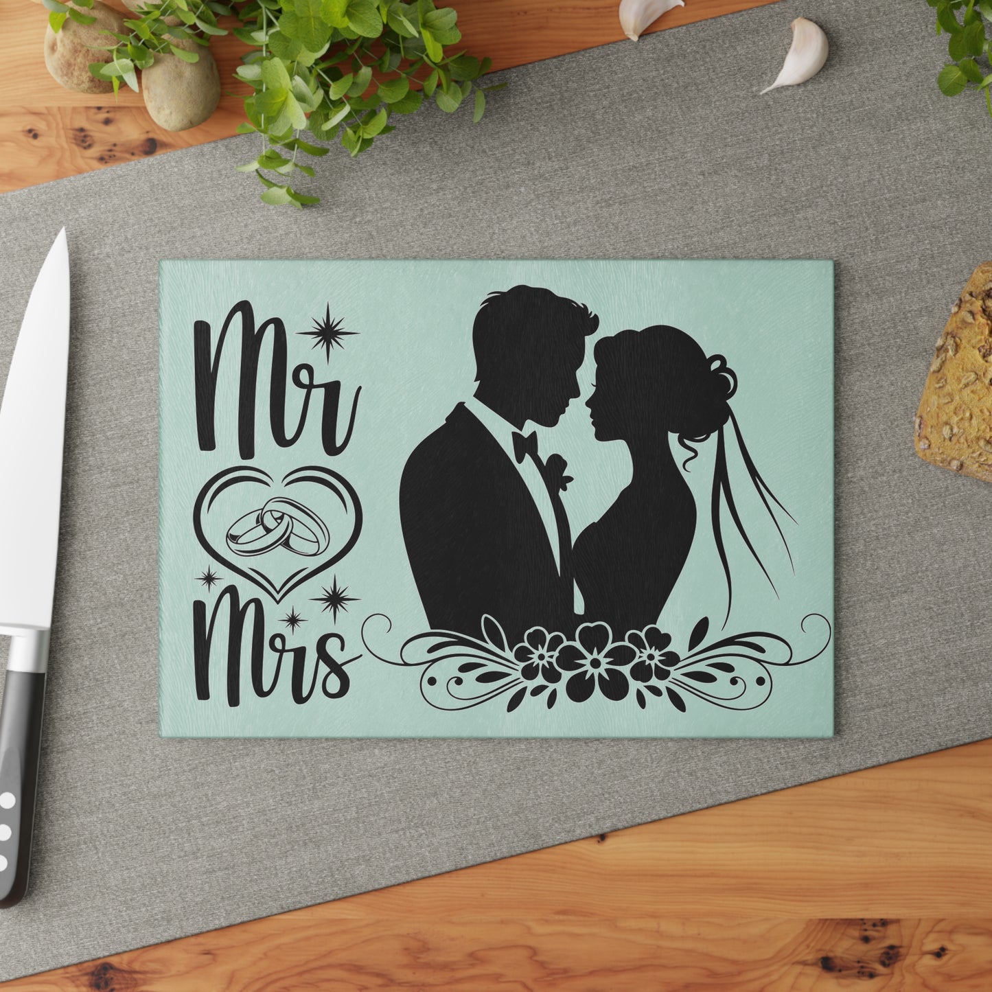 Tabla de cortar con silueta de menta para Sr. y Sra.: un romance elegante para tu cocina