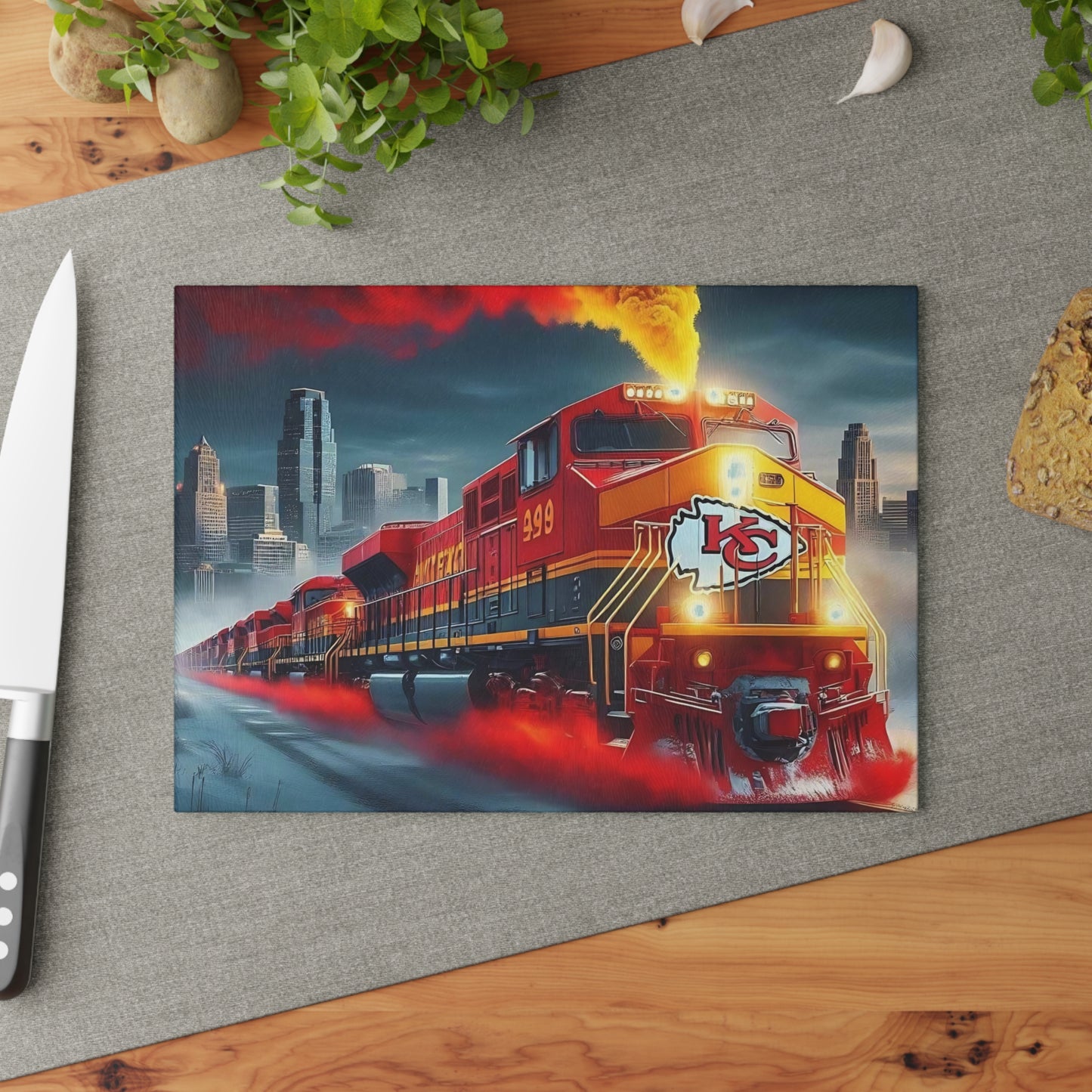 Tabla de cortar de vidrio Express roja y dorada: exhibición de cocina con un llamativo diseño de tren