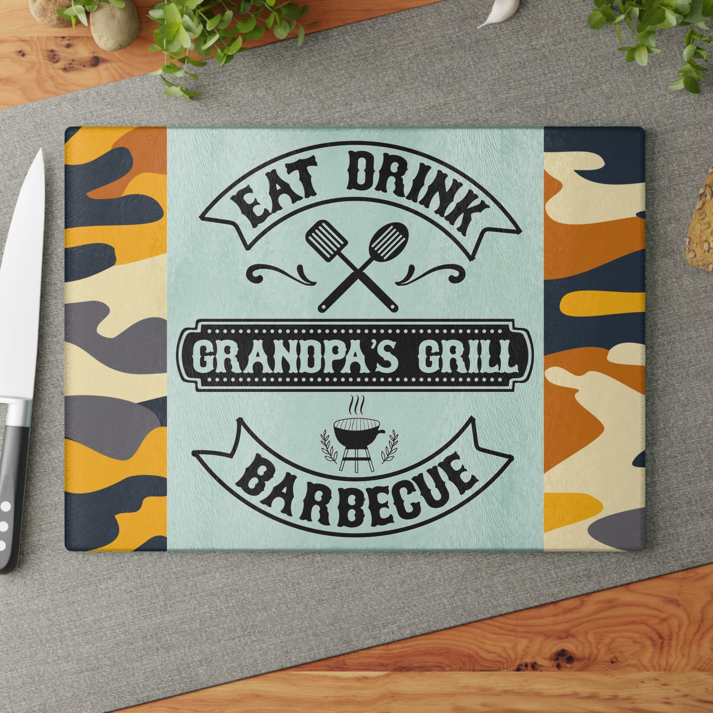 🔥 COMER BEBER BARBACOA A LA PARRILLA DEL ABUELO – Tabla de cortar de vidrio con diseño de camuflaje para los reyes del patio trasero 🧢🍔