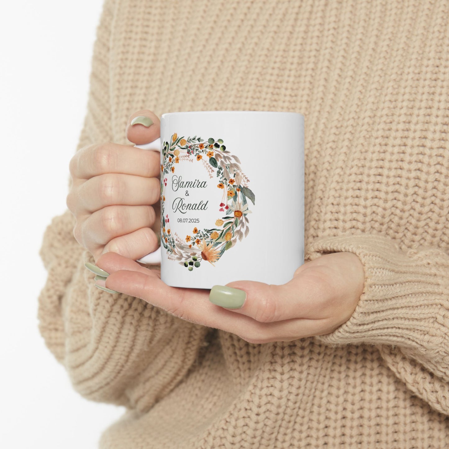 Taza personalizada con corona floral: un hermoso regalo personalizado