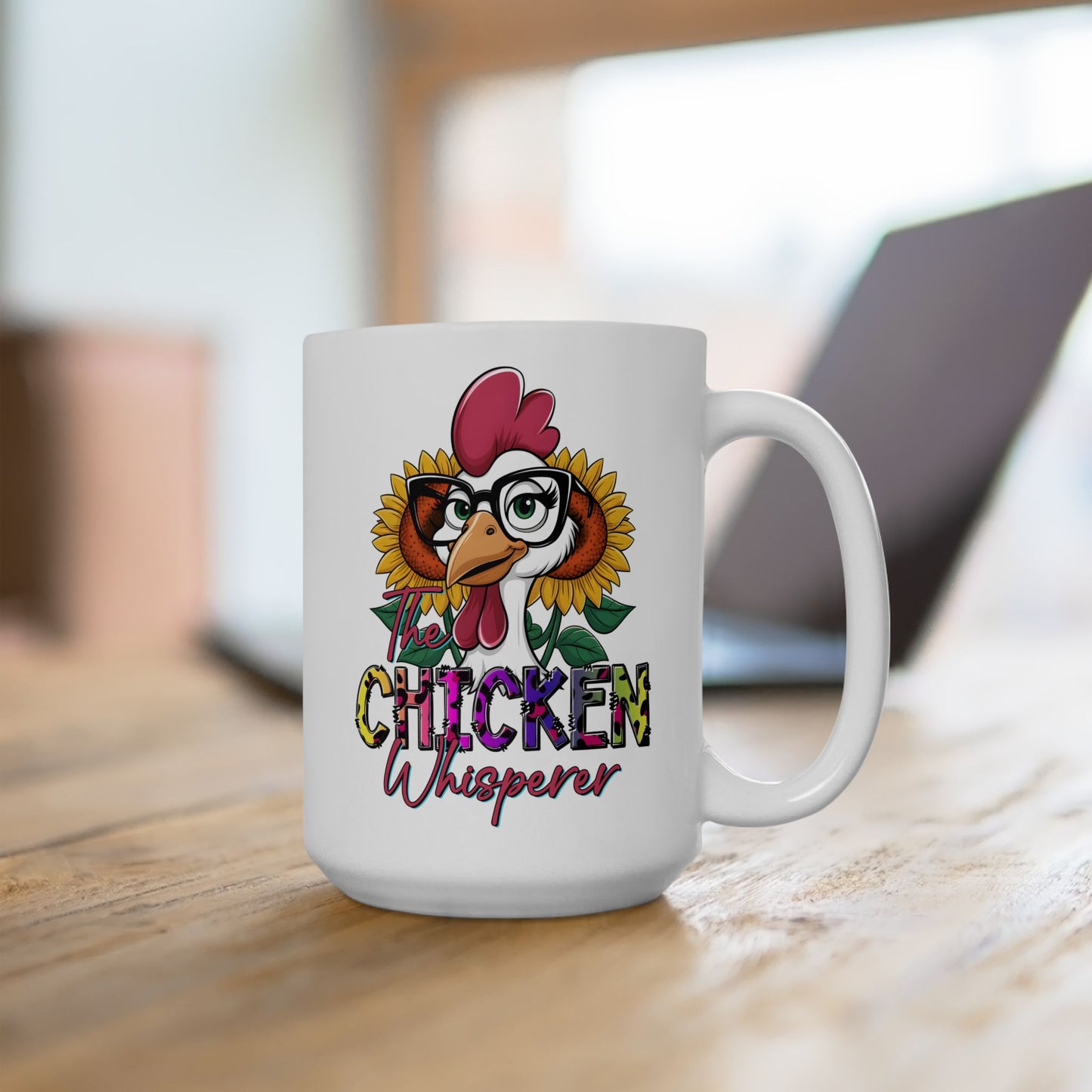 Taza de El Susurrador de Pollos: Estilo rústico divertido con girasoles