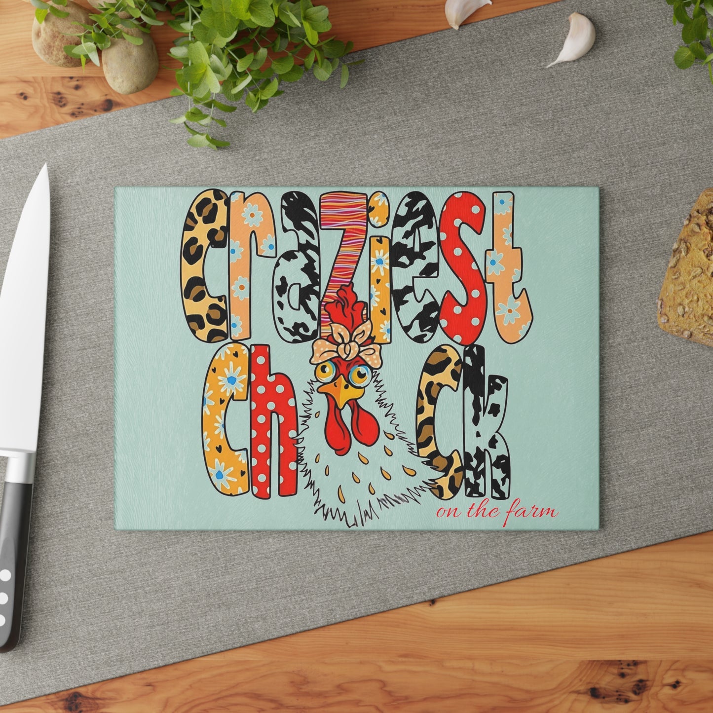 Tabla de cortar de vidrio con la gallina más loca de la granja: divertida decoración de cocina con gallinas de granja