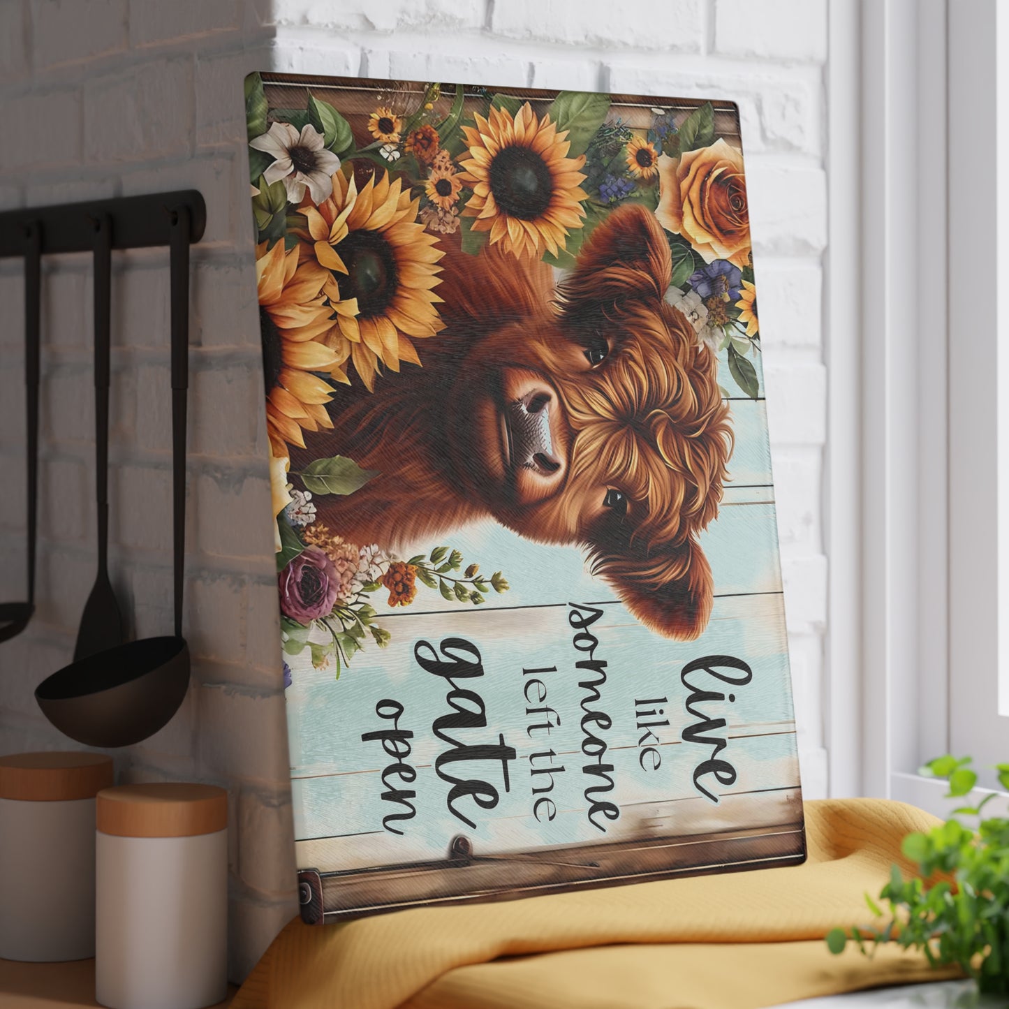 🐮🌻 Highland Cow Sunflower Cutting Board – Rustic Farmhouse Charm with Inspirational Quote 🌼🌹