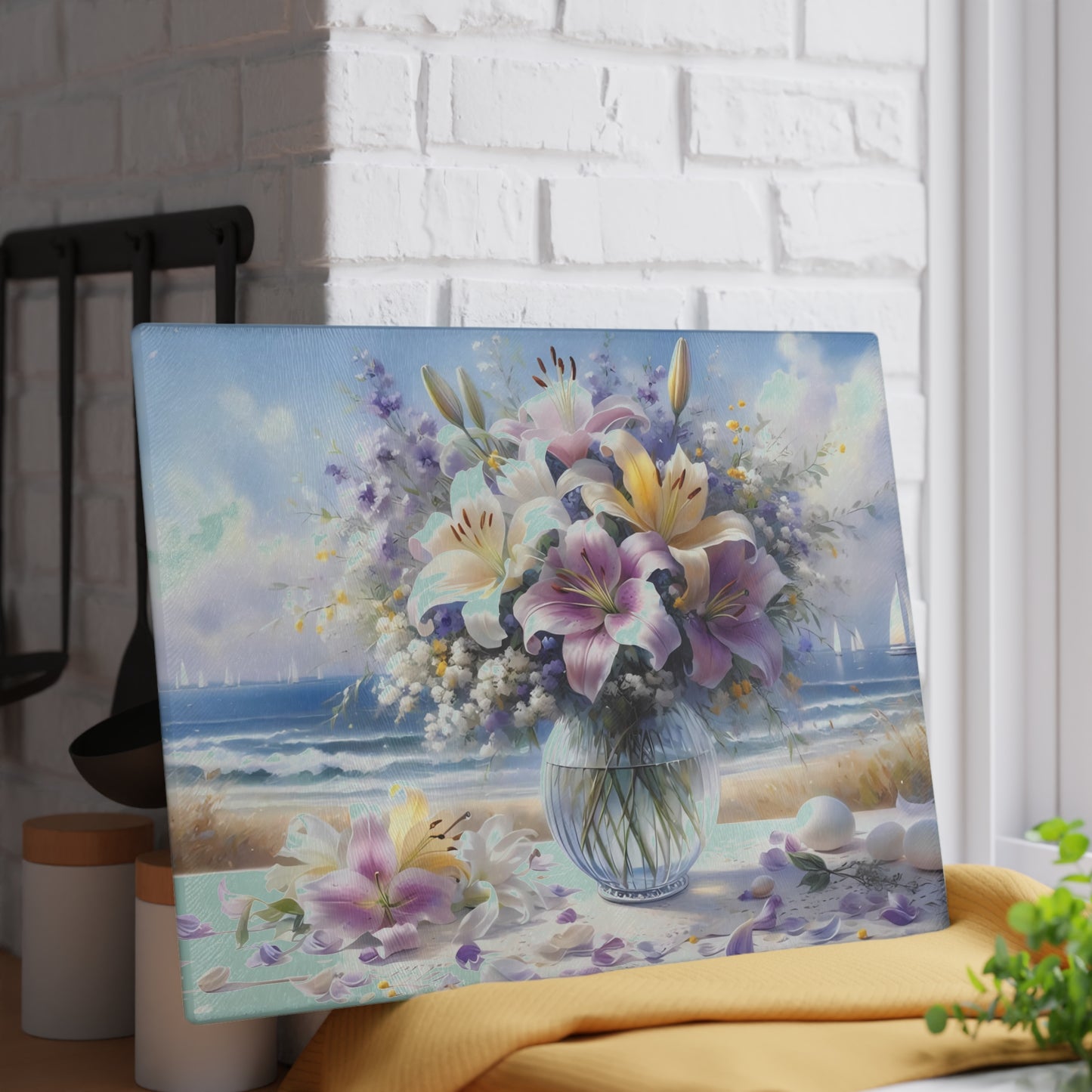 Tabla de cortar con diseño de lirios marinos: decoración floral costera para cocinas elegantes