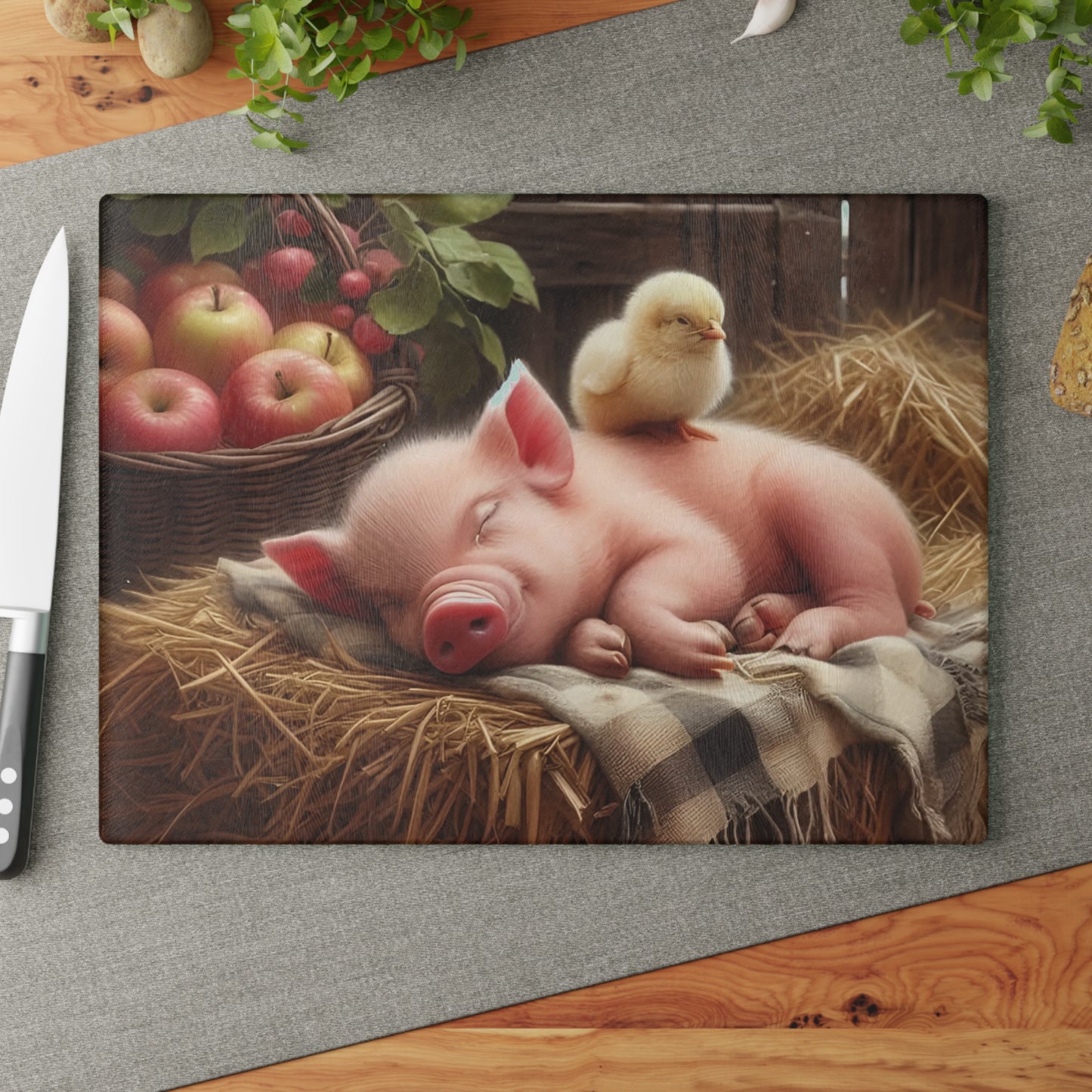Tabla de cortar con diseño de cerdito y pollito en heno con manzanas, regalo único, tabla de cortar de vidrio, tabla de charcutería, tabla de cortar personalizada