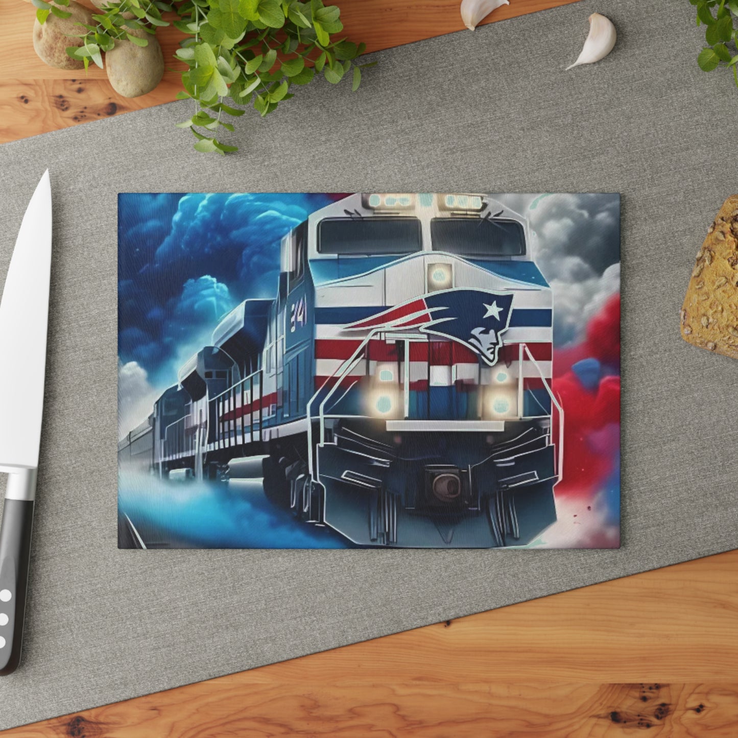 Tabla de cortar de vidrio Express en azul marino, rojo y plateado: arte clásico de trenes para cocinas patrióticas y refinadas