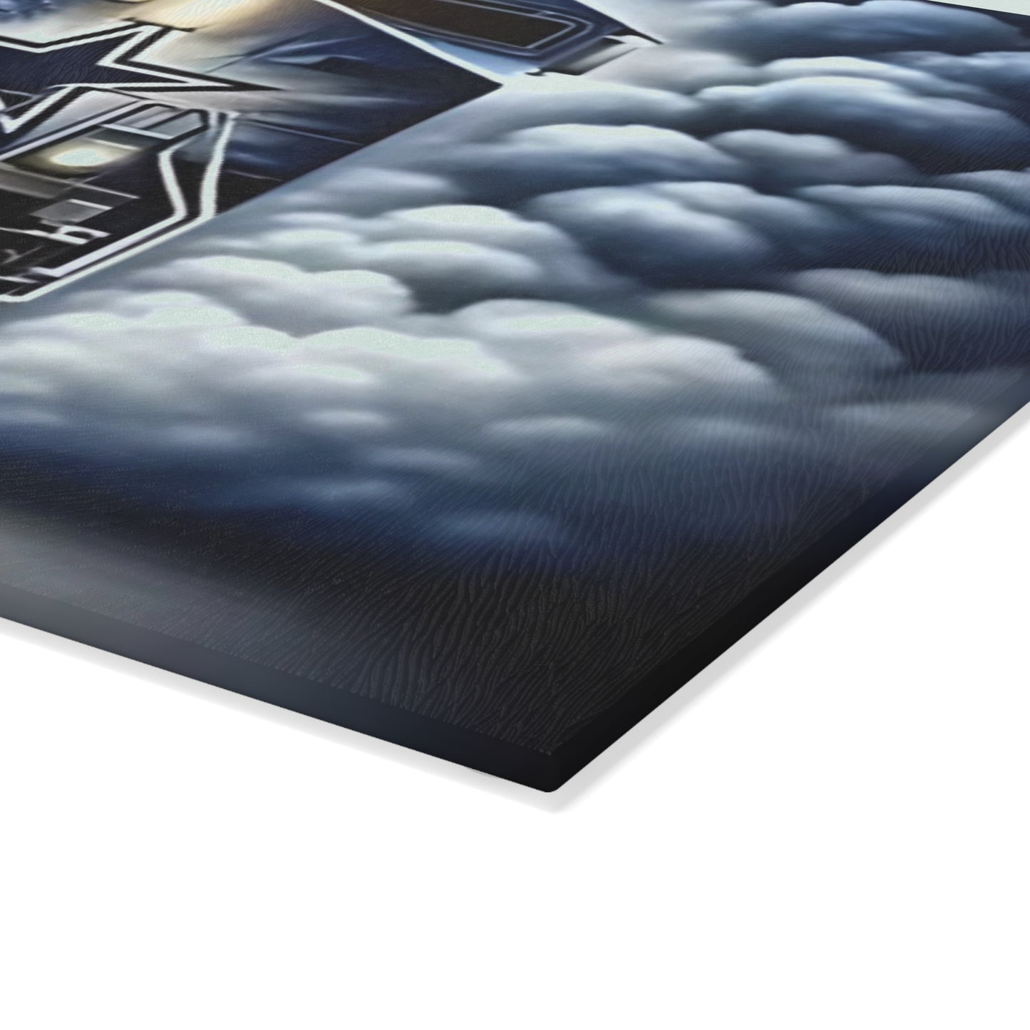 Tabla de cortar de vidrio Express azul y plateado: elegante detalle de cocina con diseño de tren