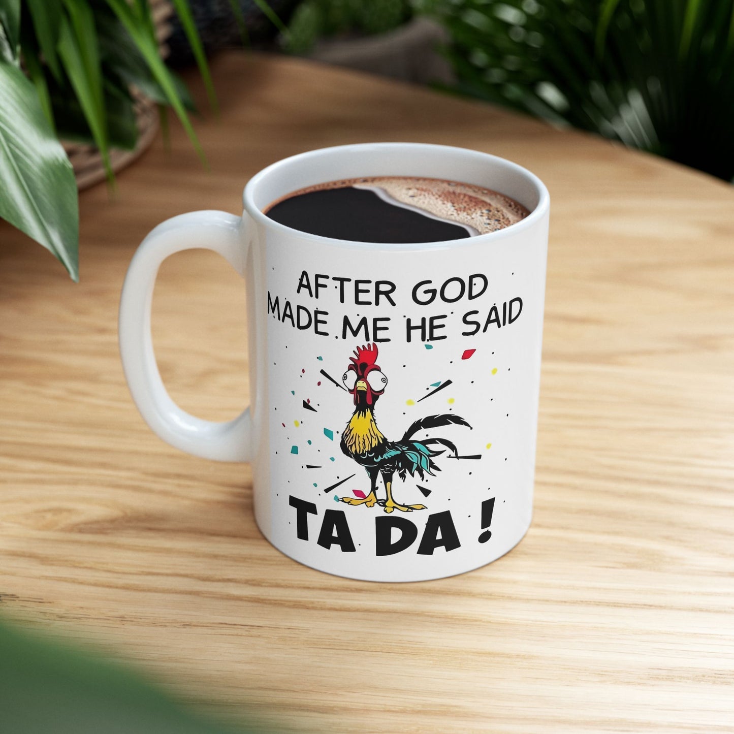😲🐔 "¡DESPUÉS DE CREARME, DIOS DIJO: TA DA!" – Taza de café con pollo (325 ml y 430 ml)