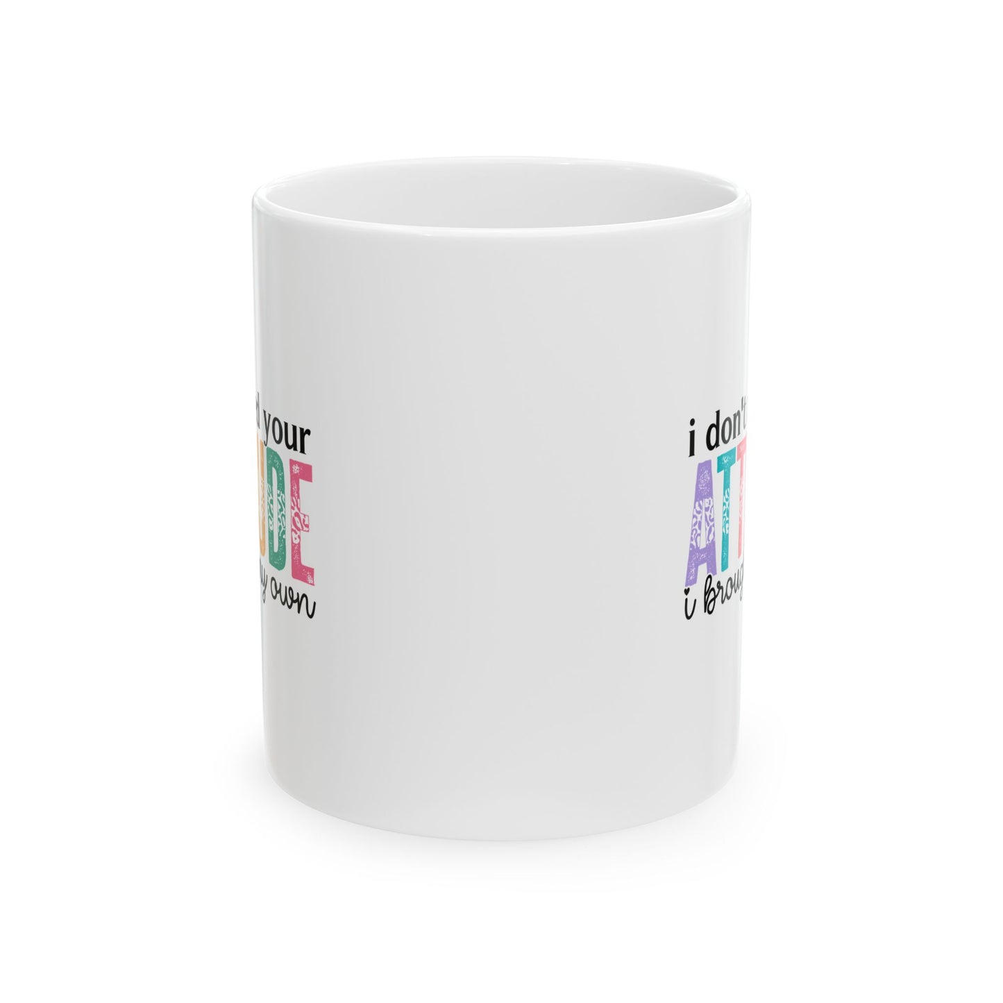 Taza colorida "No necesito tu actitud, traje la mía"