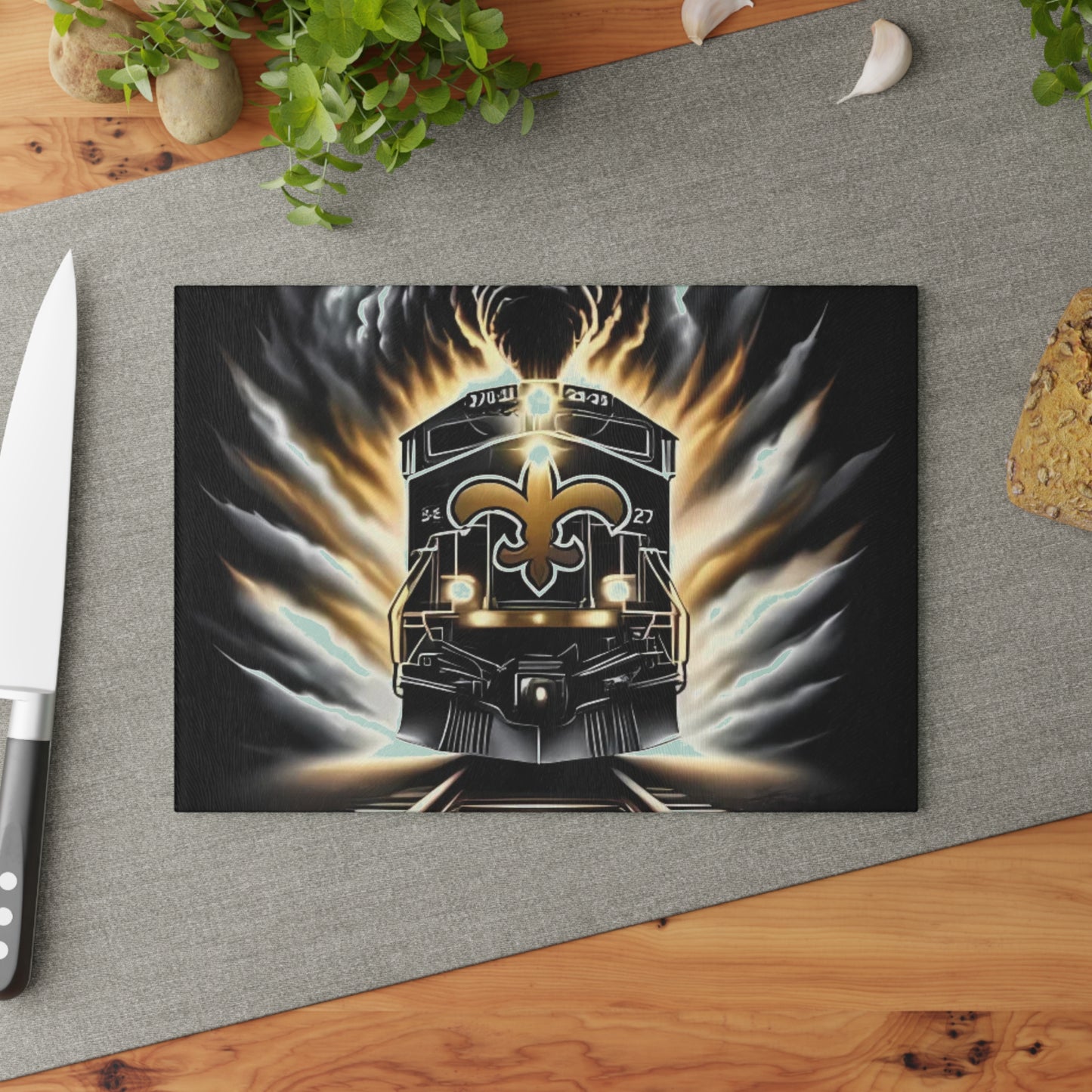 Tabla de cortar de vidrio Express en negro y dorado: arte de tren de lujo para cocinas sofisticadas