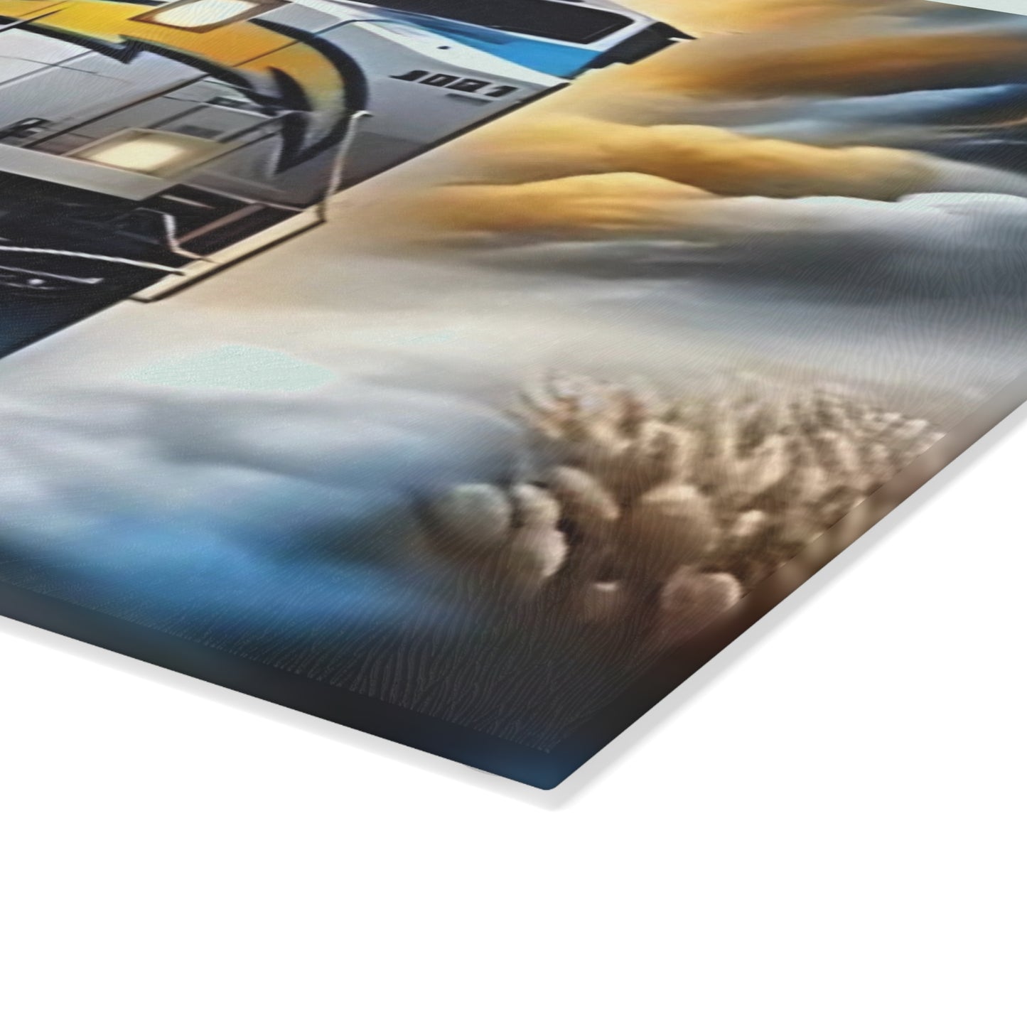 Tabla de cortar de vidrio Express en azul pálido y amarillo: arte de tren eléctrico para cocinas luminosas y llenas de energía