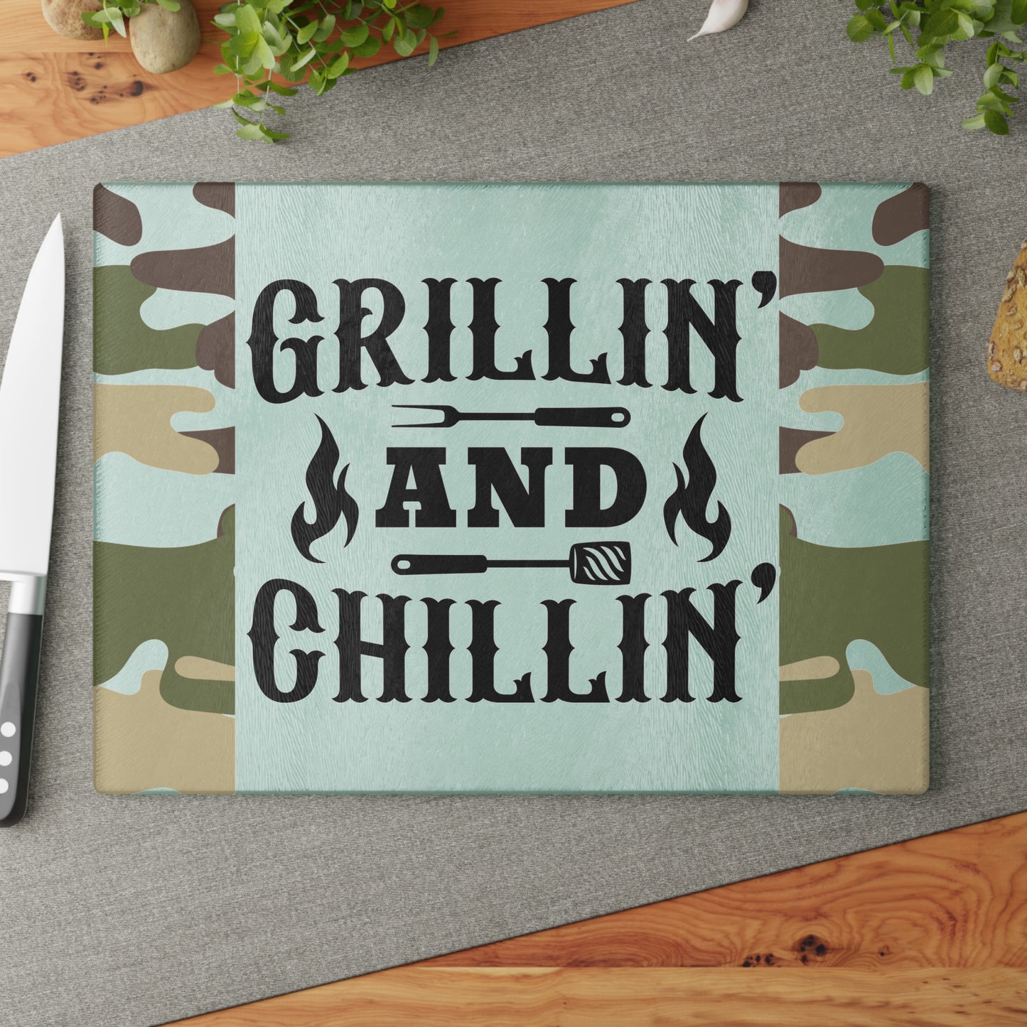 Tabla de cortar de vidrio GRILLIN AND CHILLIN – Estilo camuflaje para preparar barbacoa 🍔