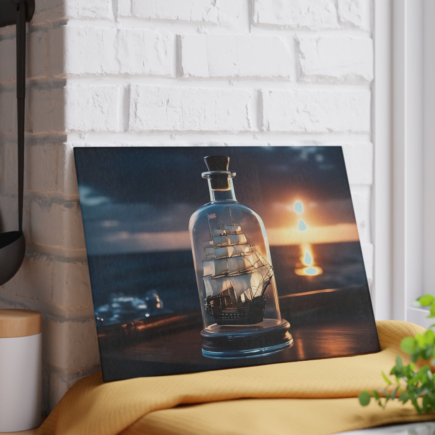 Tabla de cortar de vidrio templado con un barco antiguo en una botella: diseño de atardecer náutico