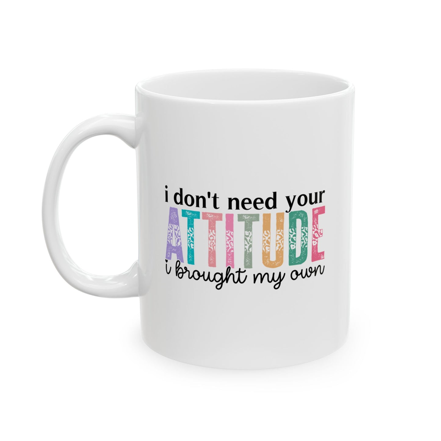 Taza colorida "No necesito tu actitud, traje la mía"