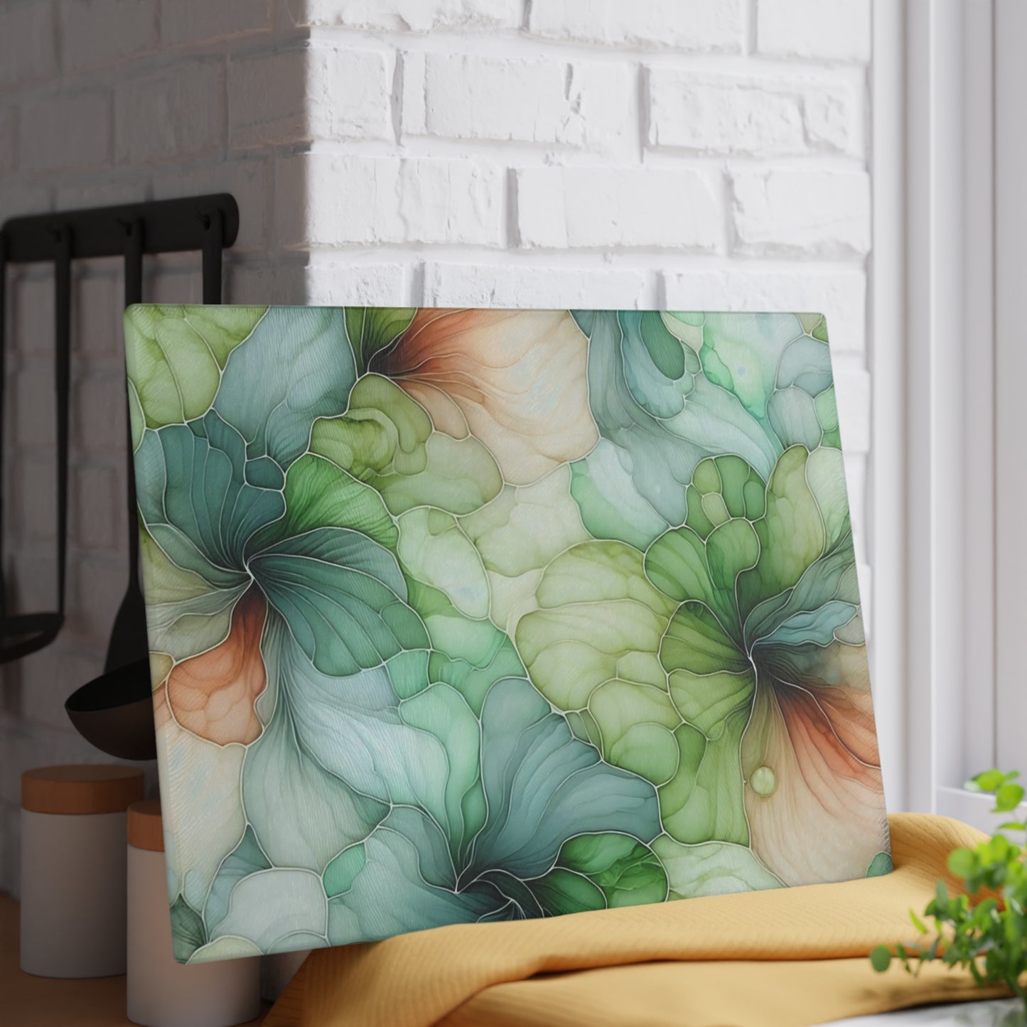 Tabla de cortar de vidrio abstracto en verde, óxido y verde azulado: elegancia y funcionalidad.