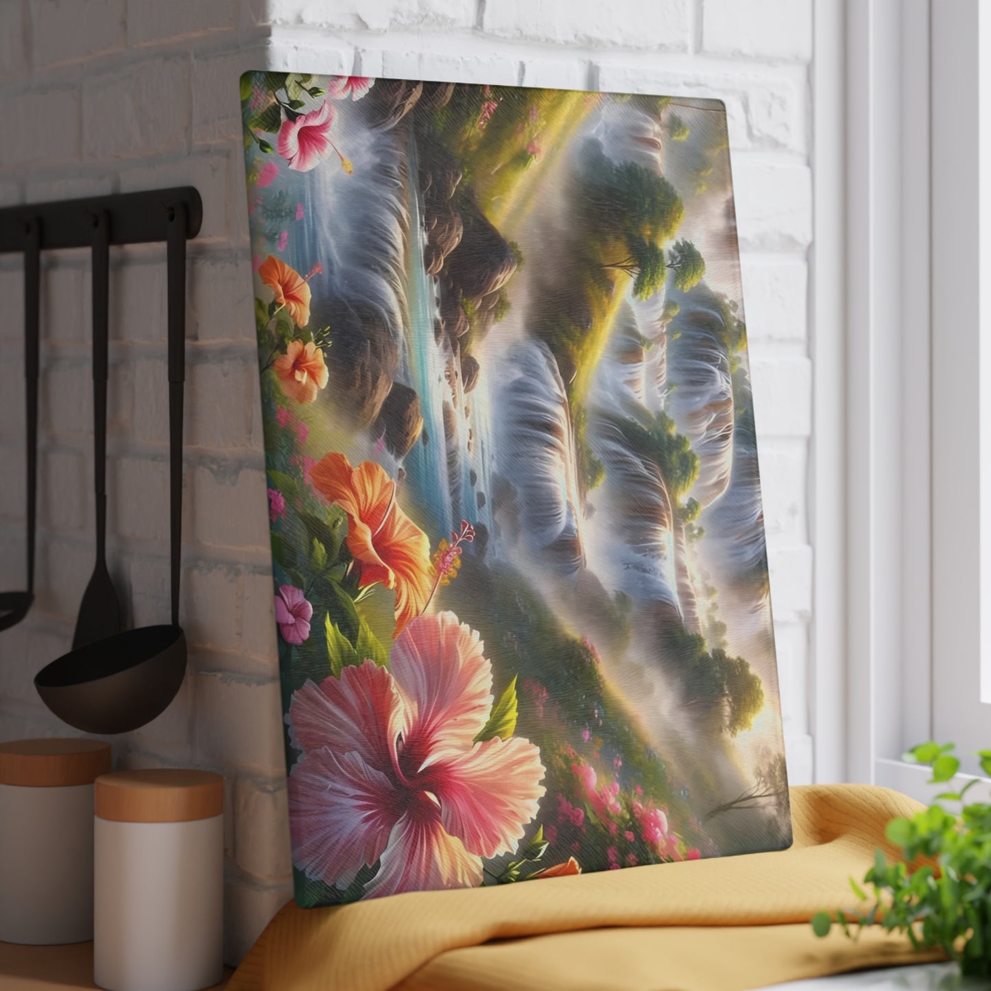 Tabla de cortar de vidrio Cascading Dreams: un paisaje floral encantado para amantes de la naturaleza