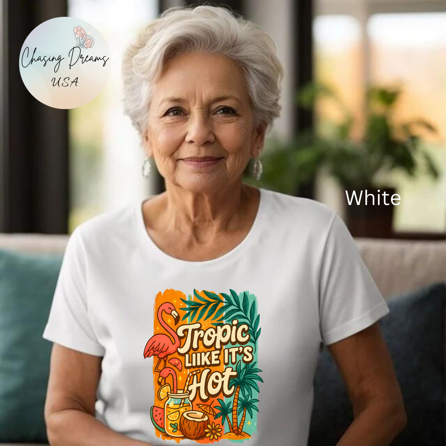 Camiseta "Tropic Like It's Hot" con flamenco, palmera y bebidas tropicales | Solo en blanco