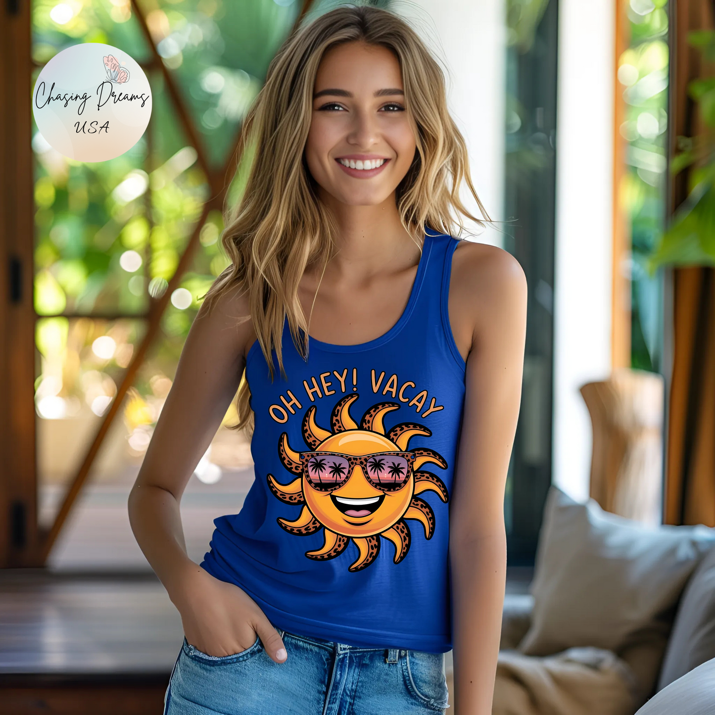 ☀️ ¡Hola! Camiseta de tirantes Vacay con espalda nadadora – Sol sonriente con gafas de sol | Camiseta de tirantes estampada de verano para mujer