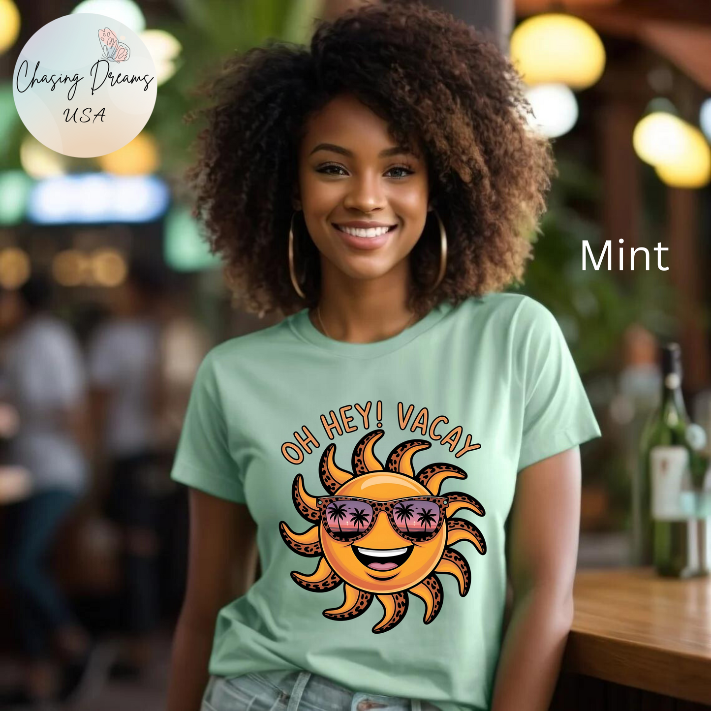 ☀️ ¡Hola! Camiseta de vacaciones – Sol sonriente con gafas de sol | Camiseta gráfica de verano para mujer