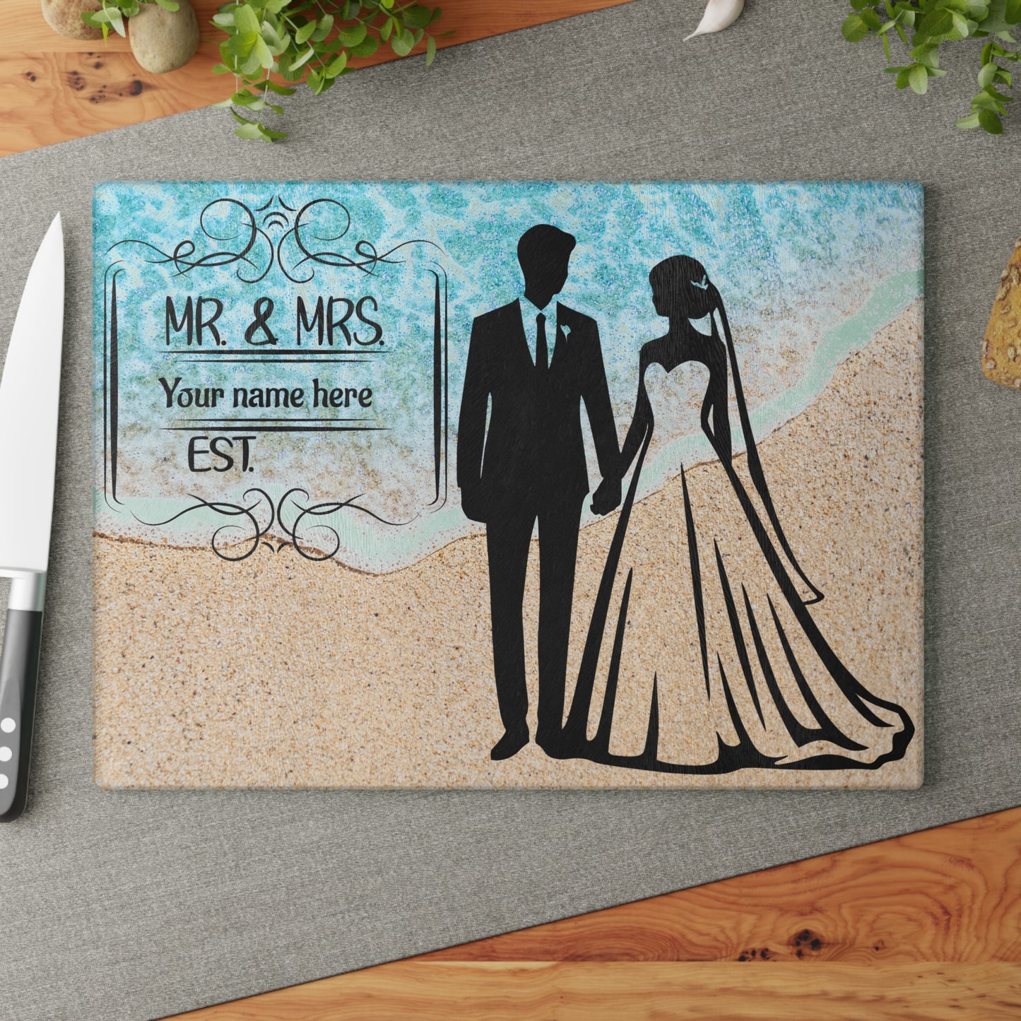 Tabla de cortar clásica para boda en la costa, Sr. y Sra.: regalo personalizado con apellido y año