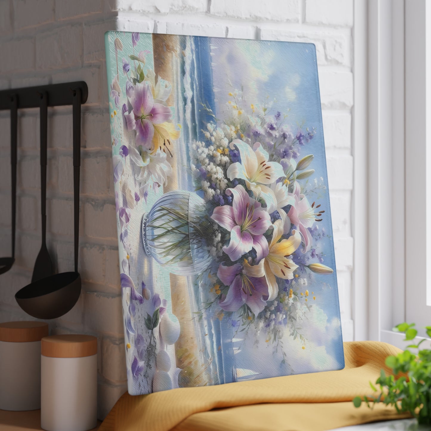 Tabla de cortar con diseño de lirios marinos: decoración floral costera para cocinas elegantes