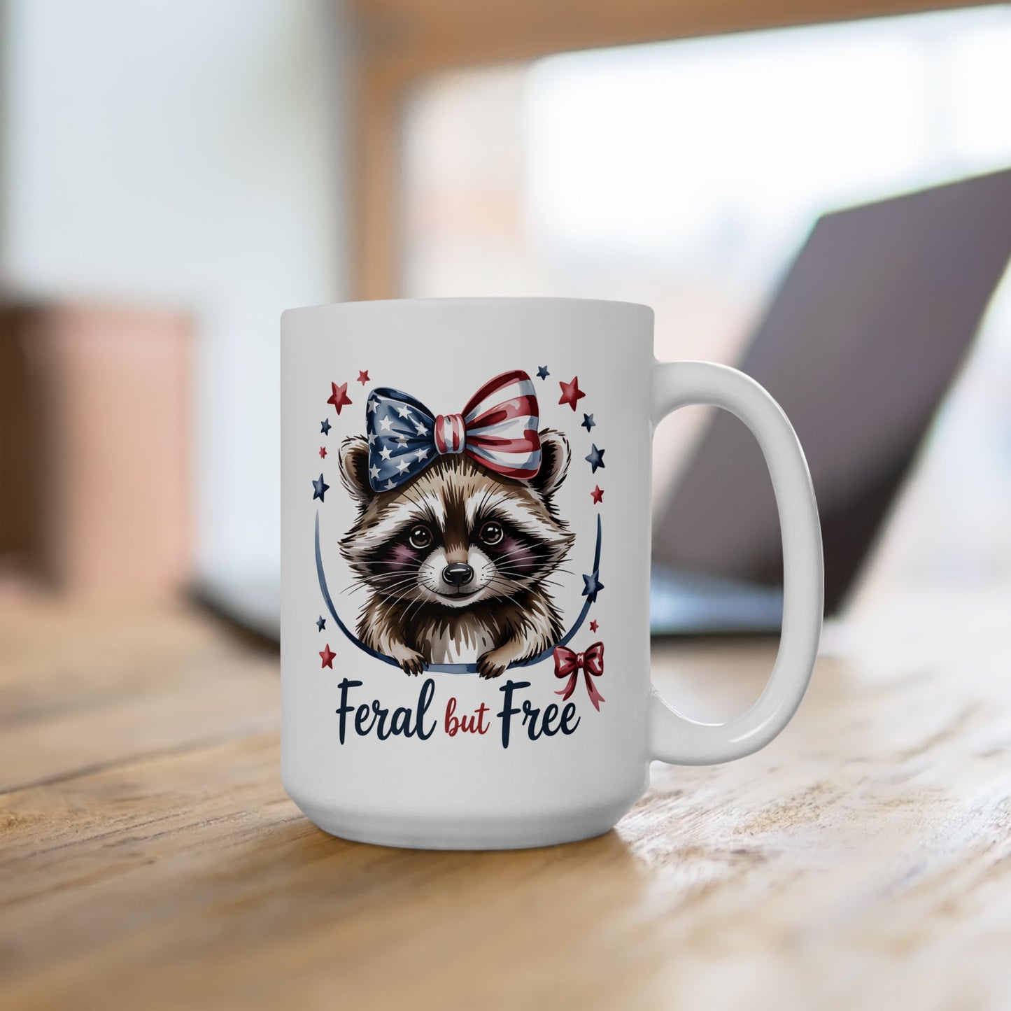 Taza "Mapache Salvaje pero Libre": ¡Celebra el espíritu de la libertad con esta adorable taza! EE. UU.