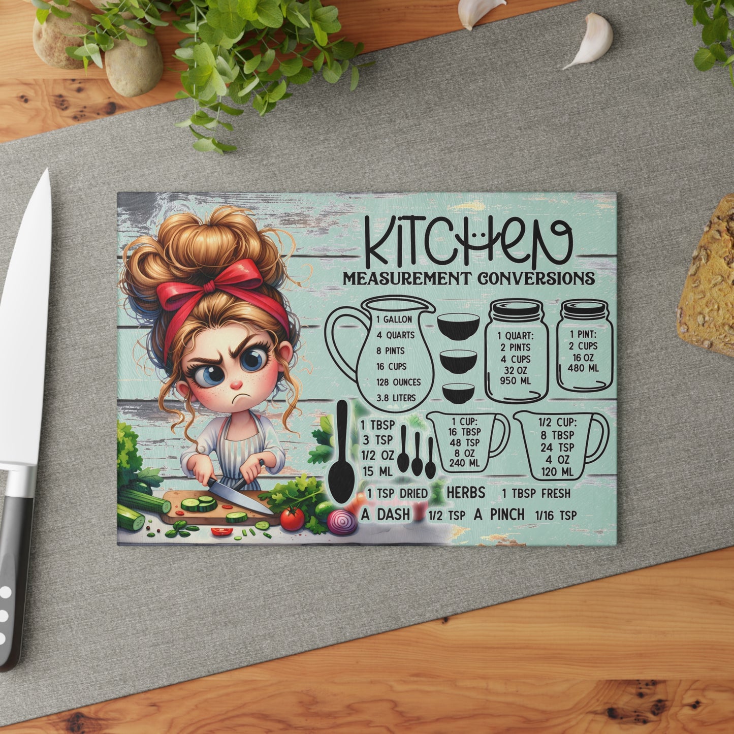 Tabla de cortar de vidrio para “Conversión de medidas en la cocina” – Guía de cocina de la mujer gruñona de dibujos animados
