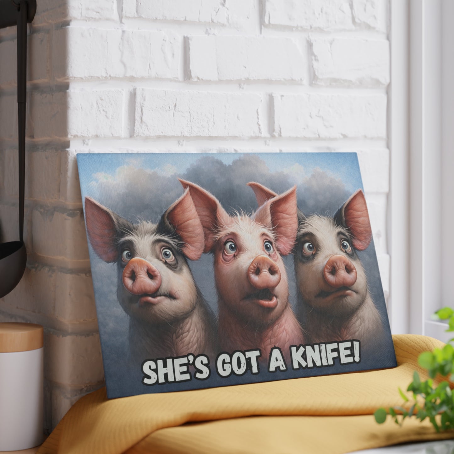 She’s Got a Knife Glass Cutting Board – Funny Pig Kitchen Art with Wide-Eyed Farmhouse Humor