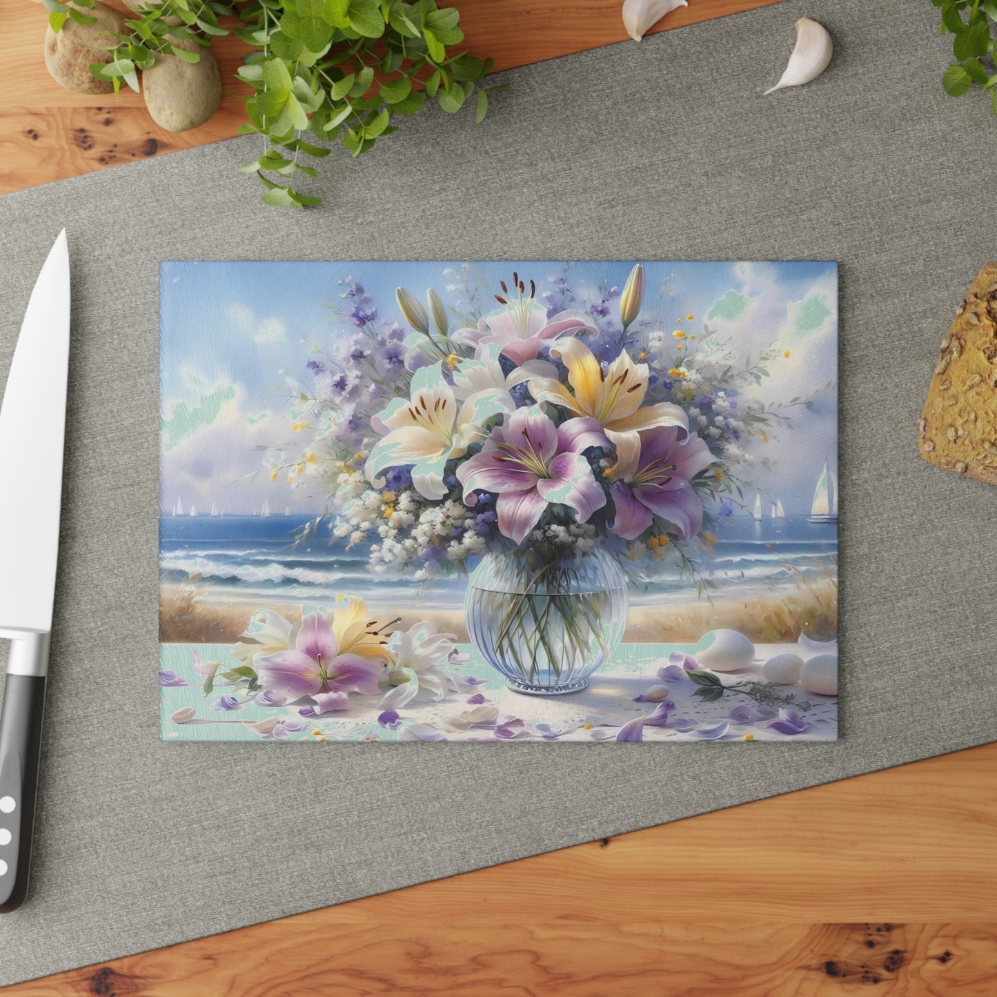 Tabla de cortar con diseño de lirios marinos: decoración floral costera para cocinas elegantes