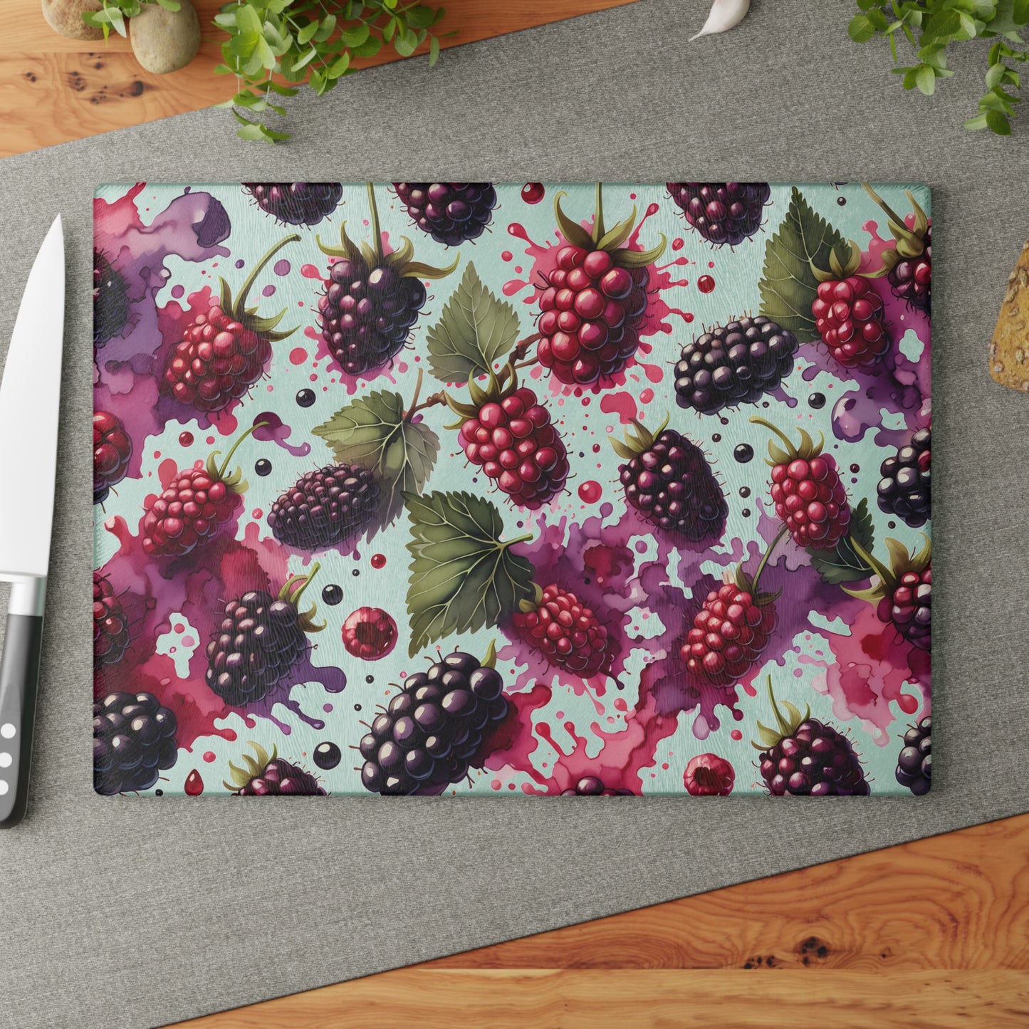 Tabla de cortar Berry Splash: Frambuesas y moras jugosas para un toque atrevido en la cocina