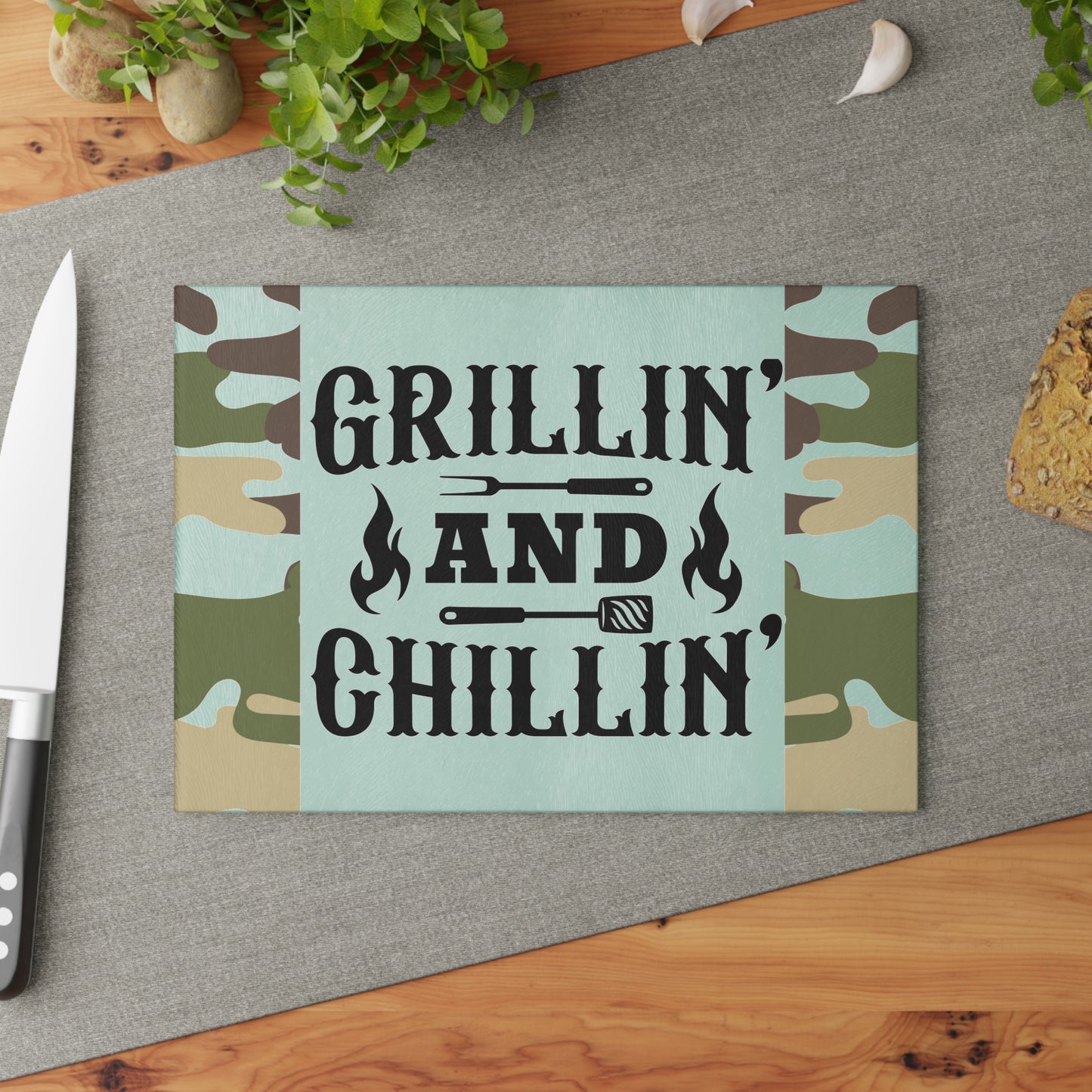 Tabla de cortar de vidrio GRILLIN AND CHILLIN – Estilo camuflaje para preparar barbacoa 🍔