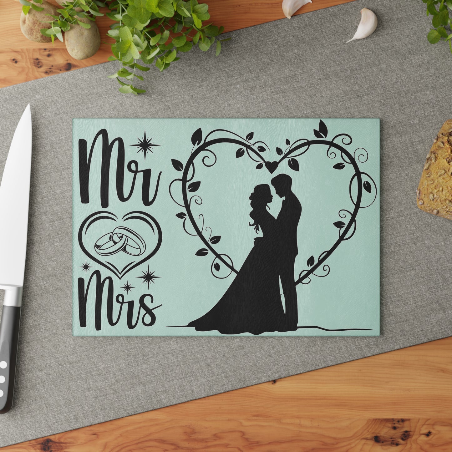 Tabla de cortar para bodas con forma de corazón de Sr. y Sra.: un recuerdo romántico para la cocina
