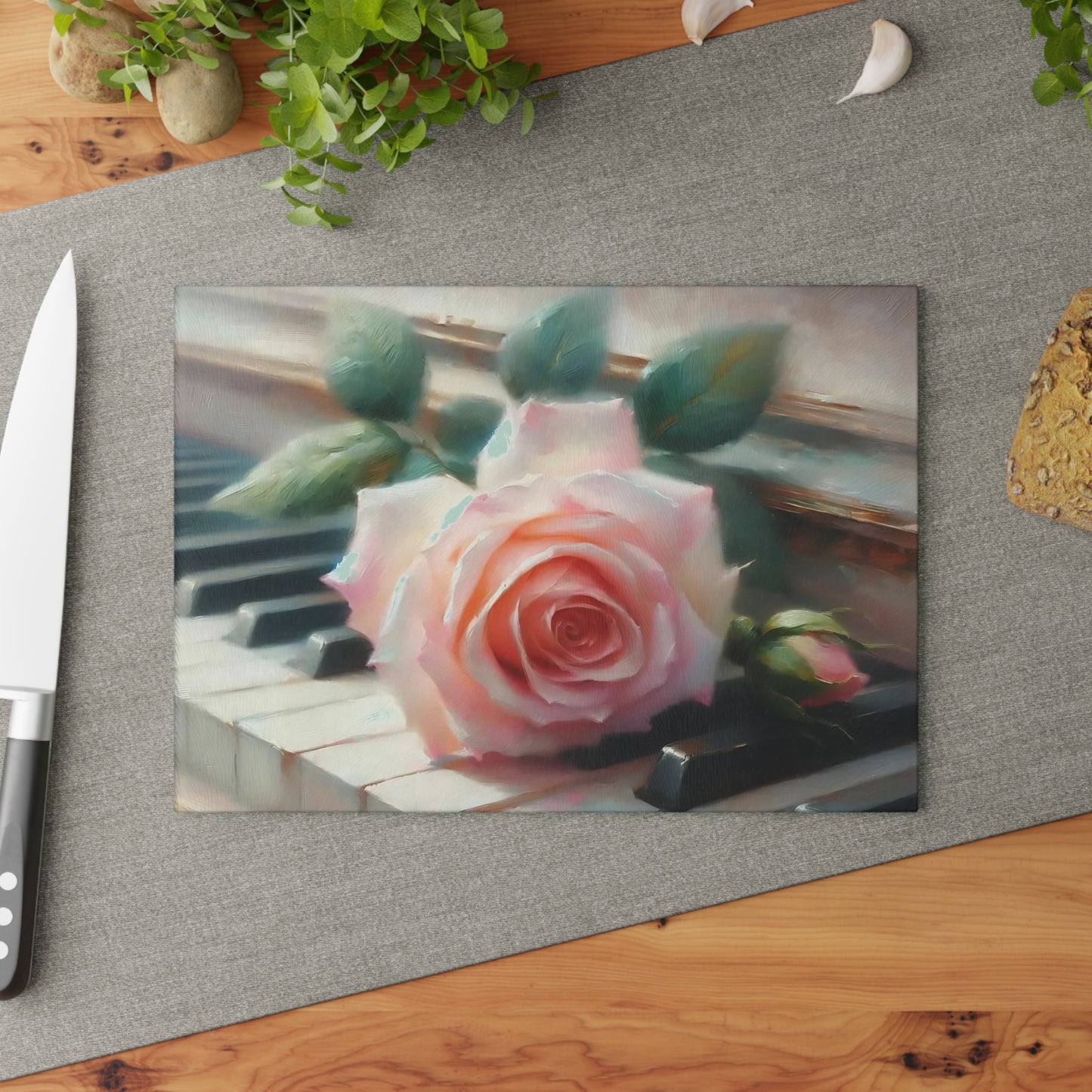Tabla de cortar de vidrio templado con una rosa rosa sobre teclas de piano, elegante decoración de cocina con música y flores, regalo para músicos, tabla de charcutería