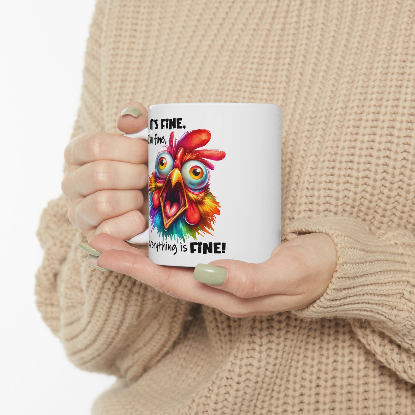 🐔 ¡Está bien! ¡Estoy bien! ¡Todo está bien! – Taza divertida de pollo colorido para días de calor y desastre.