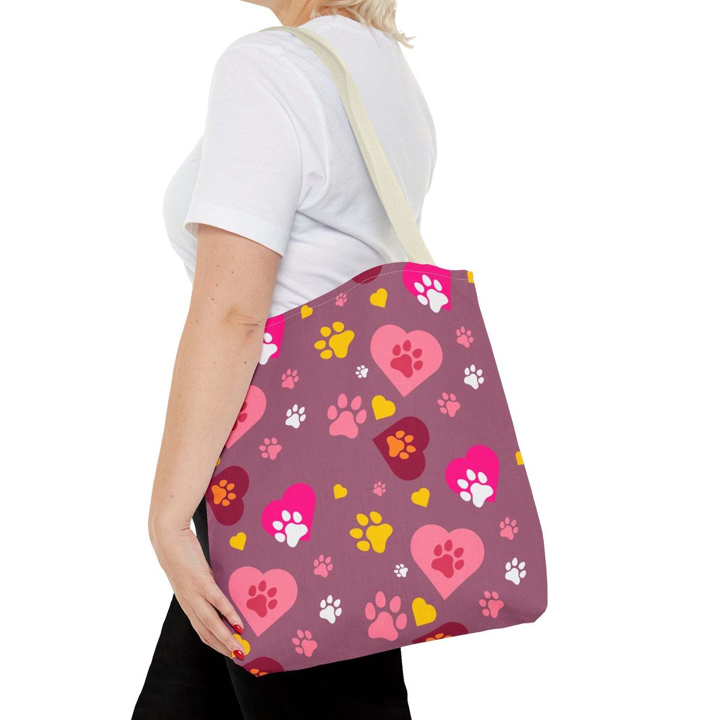 ¡Demuestra tu amor por tus peludos amigos con este clásico bolso de mano con estampado de patas! 🐾