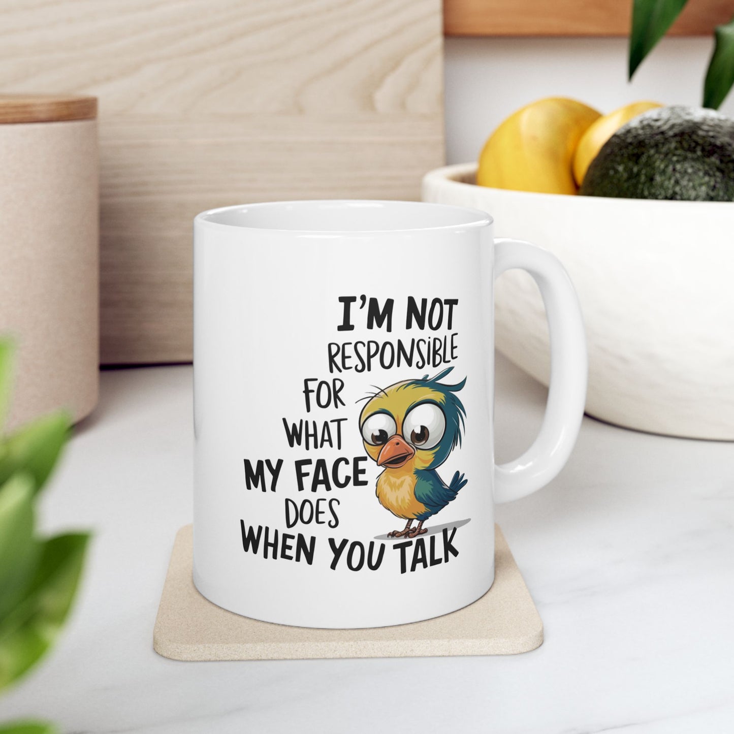 🐦 No soy responsable de lo que hace mi cara – Taza de café con pájaro divertido 🐤