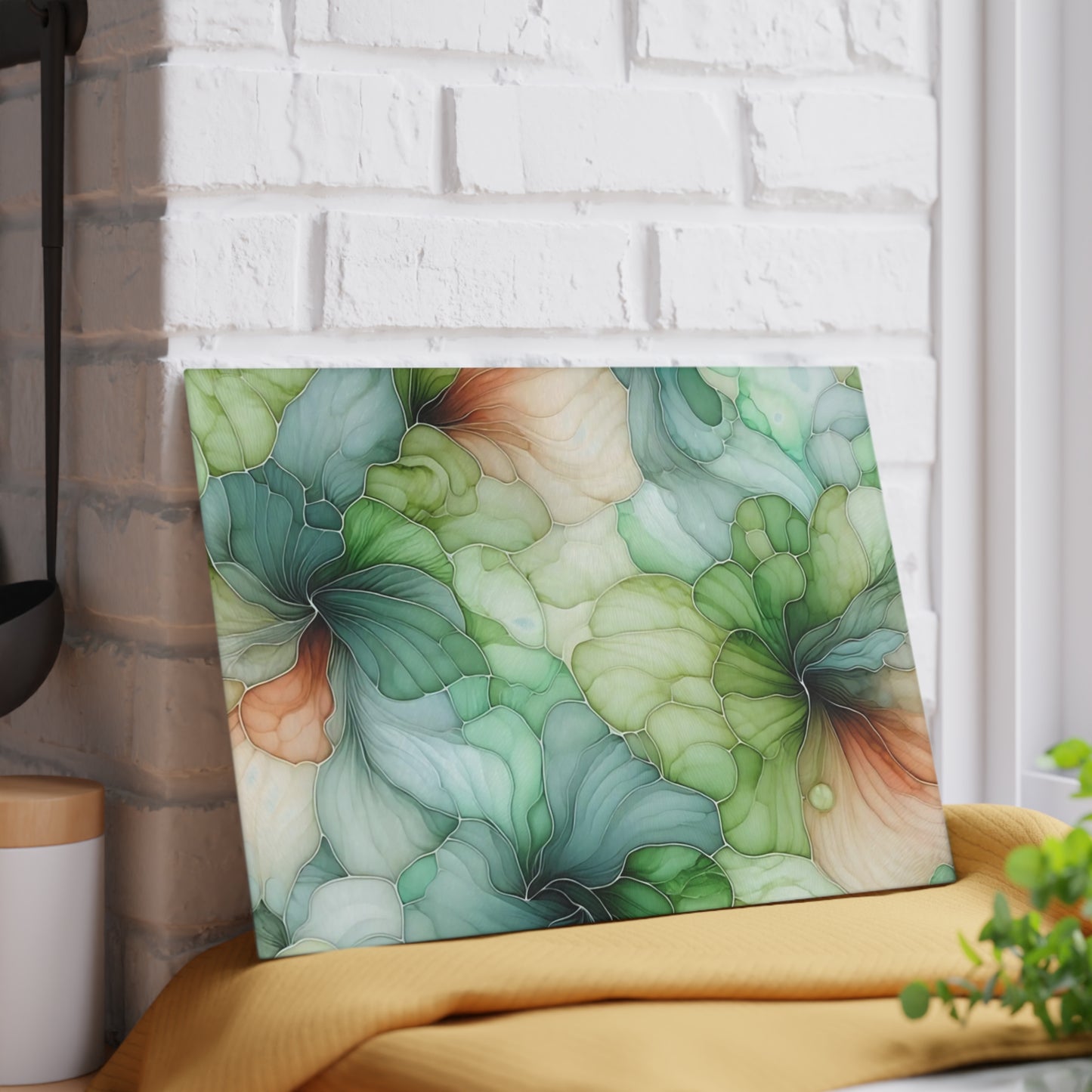 Tabla de cortar de vidrio abstracto en verde, óxido y verde azulado: elegancia y funcionalidad.