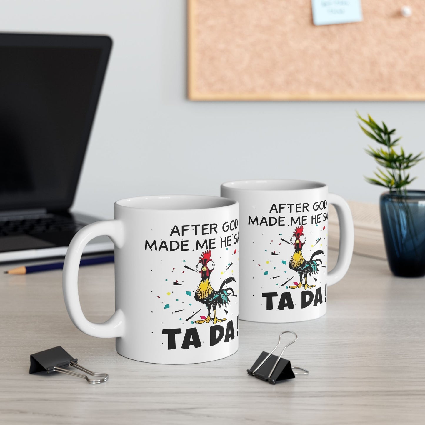 😲🐔 "¡DESPUÉS DE CREARME, DIOS DIJO: TA DA!" – Taza de café con pollo (325 ml y 430 ml)