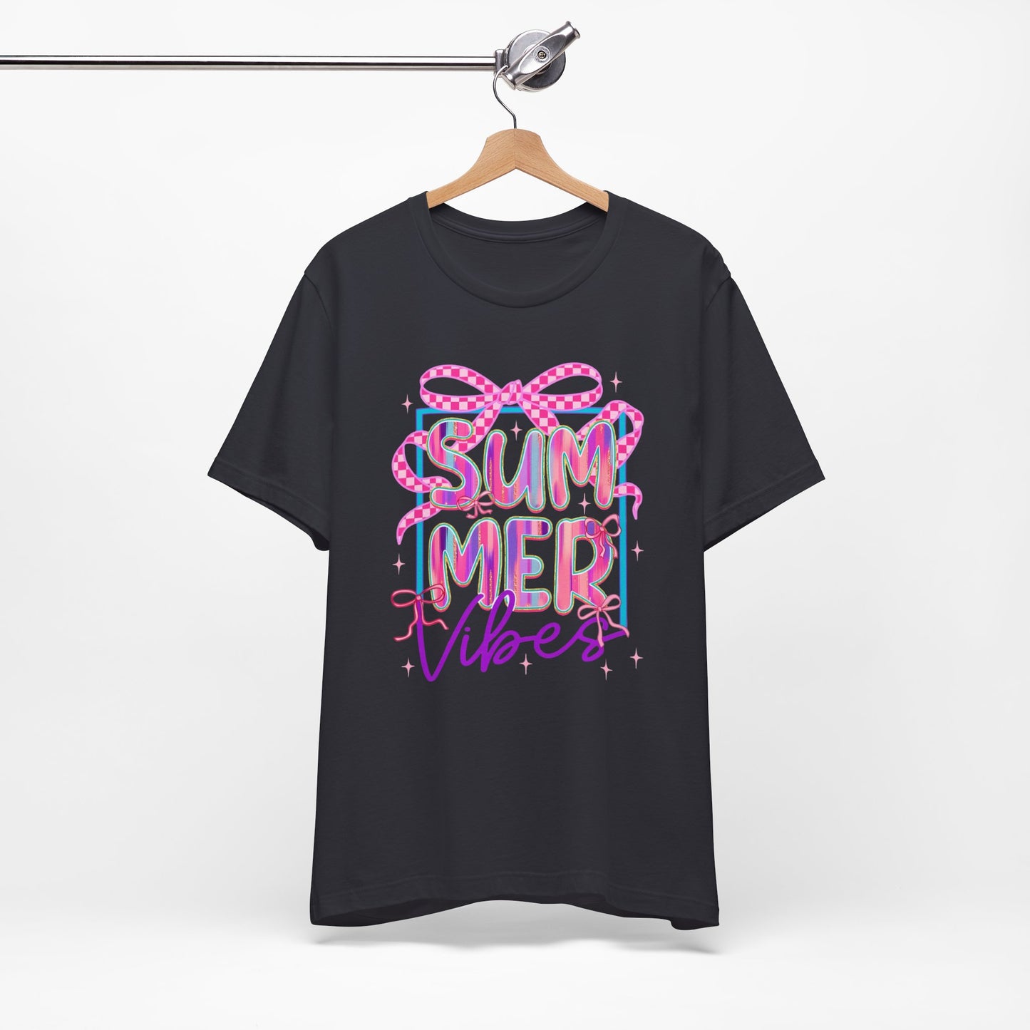 ☀️ Camiseta Summer Vibes: una camiseta gráfica bonita y cómoda para días de playa, barbacoas y vacaciones.
