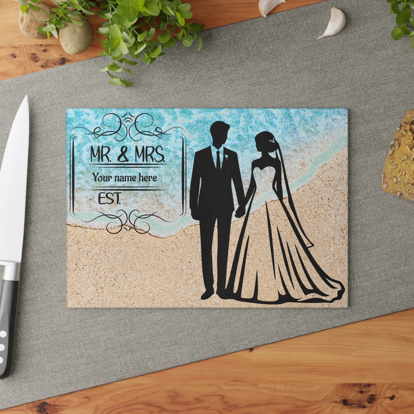 Tabla de cortar clásica para boda en la costa, Sr. y Sra.: regalo personalizado con apellido y año