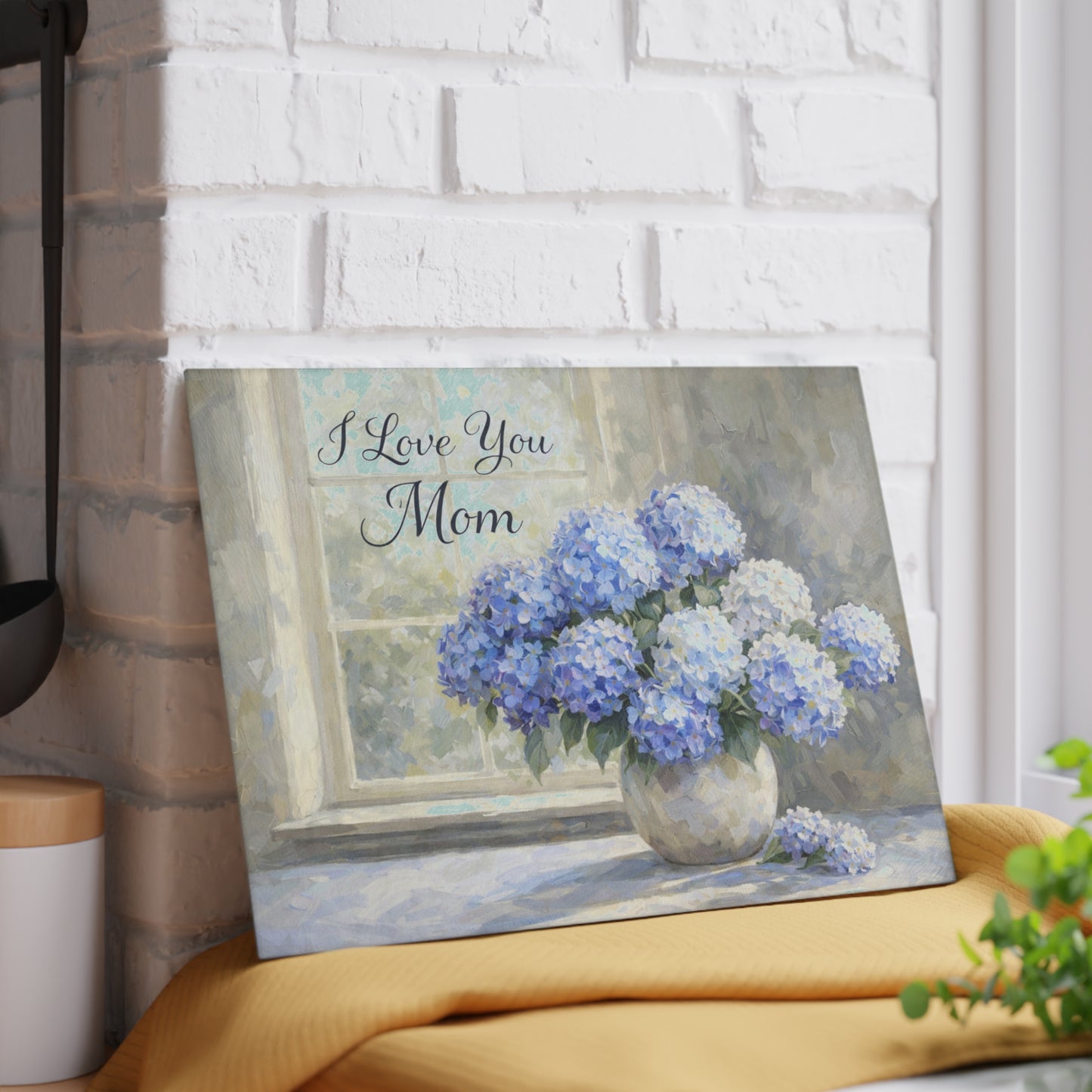 I Love You Mom Hydrangea Glass Cutting Board – Soft Floral Mother’s Day Gift